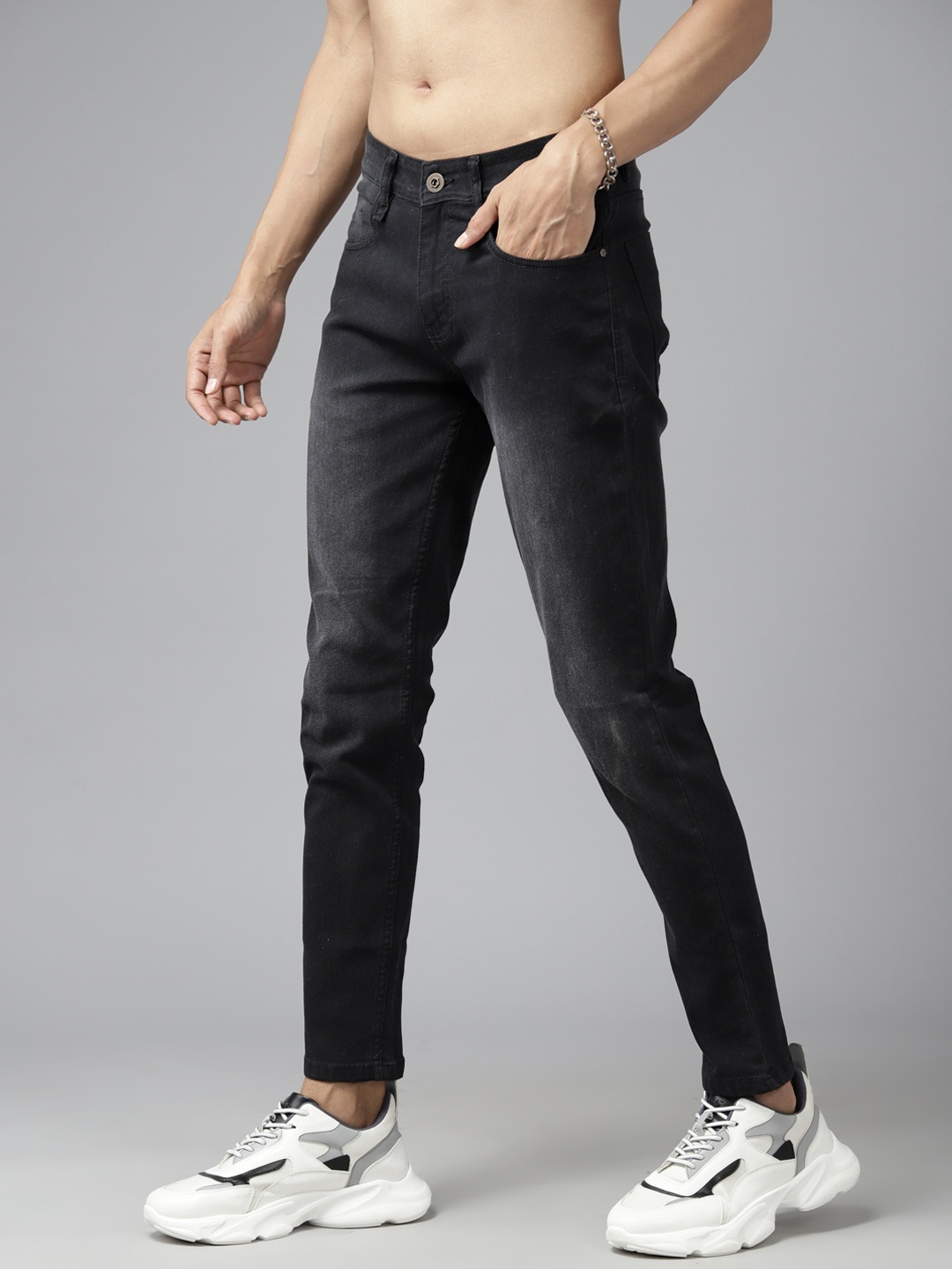 

The Roadster Lifestyle Co. Men Slim Tapered Fit Jeans, Black