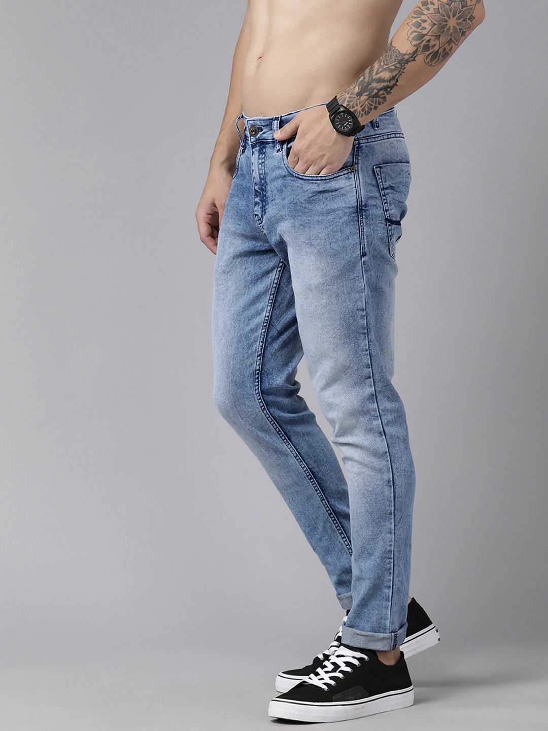 

The Roadster Lifestyle Co. Men Slim Tapered Fit Light Fade Stretchable Jeans, Blue