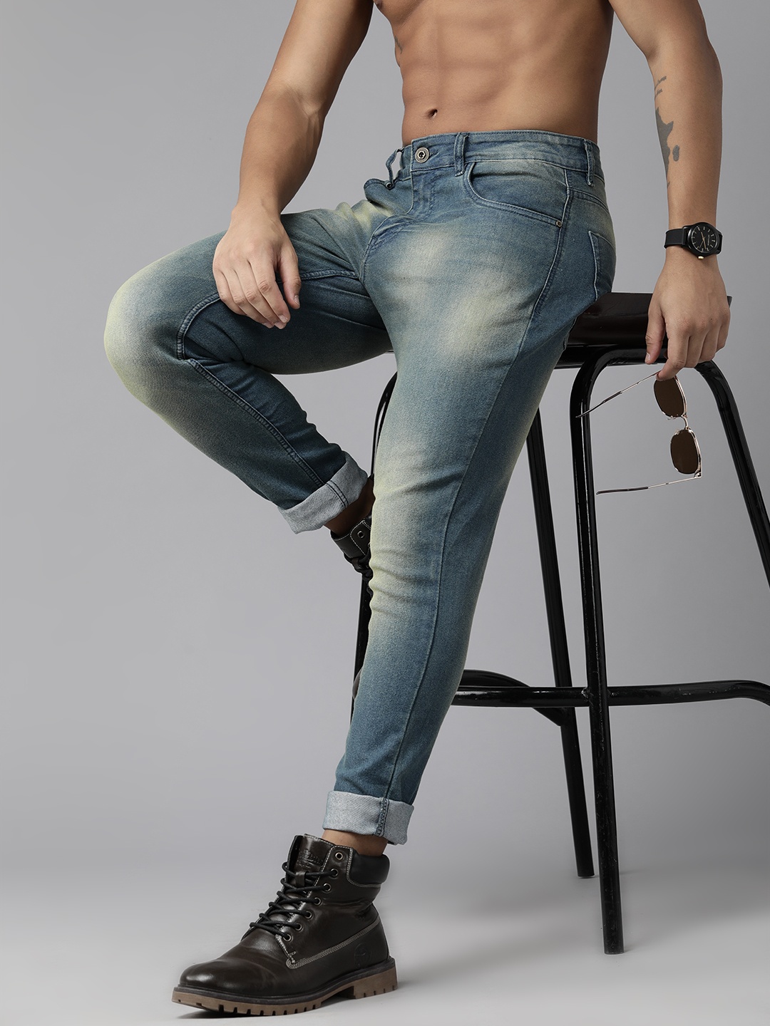 

The Roadster Lifestyle Co. Men Mid-Rise Slim Tapered Fit Heavy Fade Stretchable Jeans, Blue