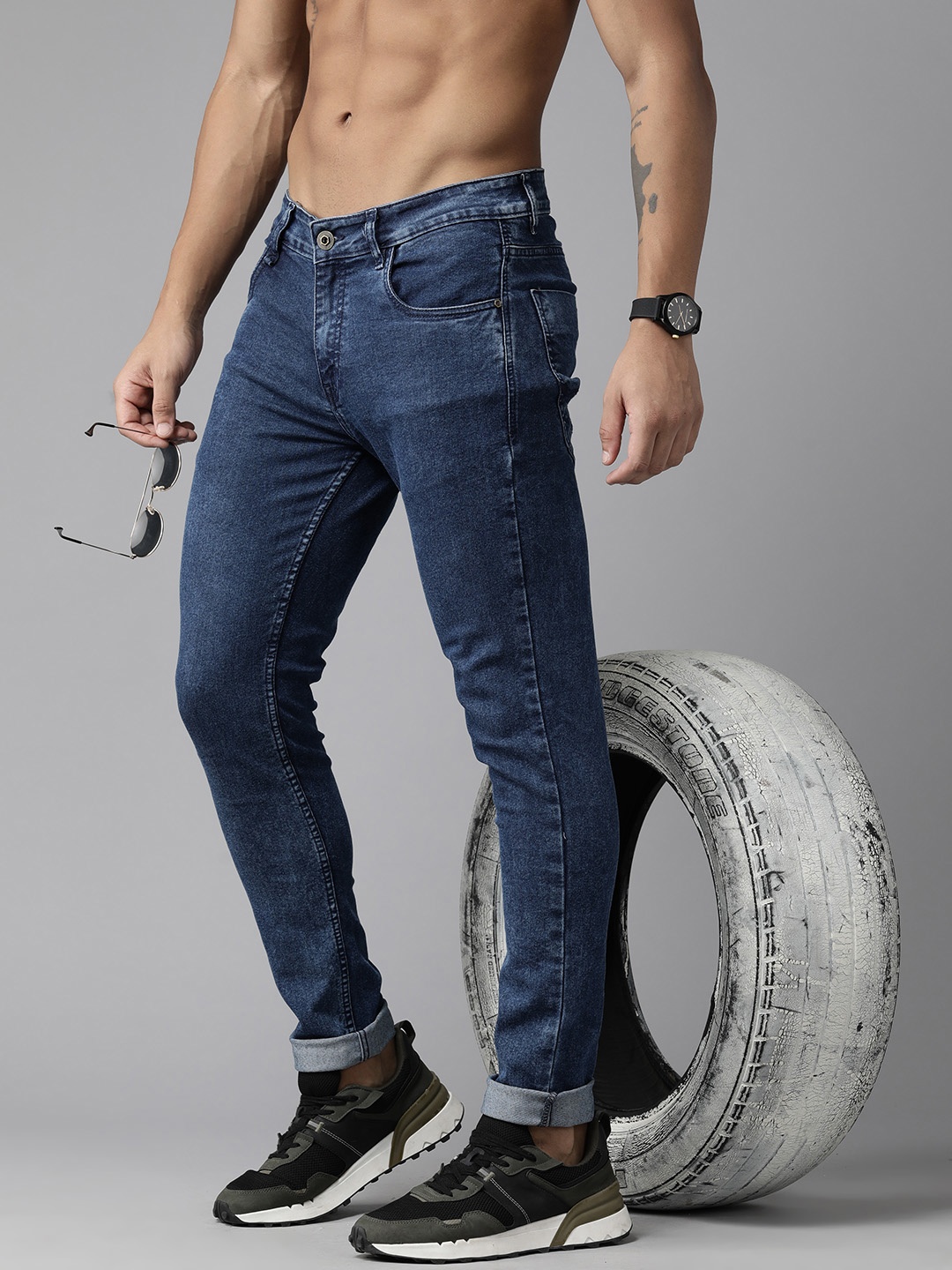 

The Roadster Lifestyle Co. Men Mid-Rise Slim Tapered Fit Light Fade Stretchable Jeans, Blue