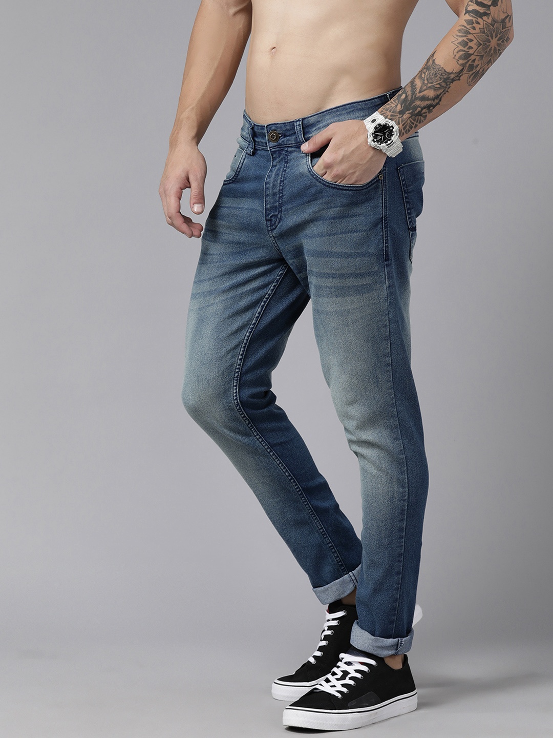 

The Roadster Lifestyle Co. Men Slim Tapered Fit Light Fade Stretchable Jeans, Blue