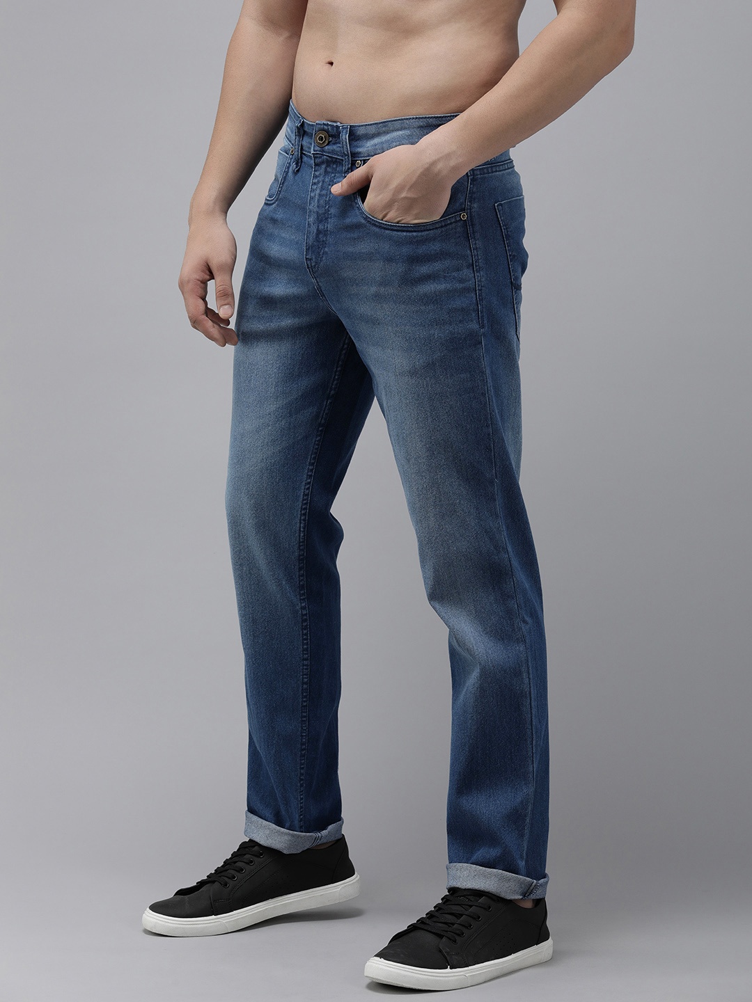 

The Roadster Lifestyle Co. Men Mid Rise Light Fade Stretchable Jeans, Blue