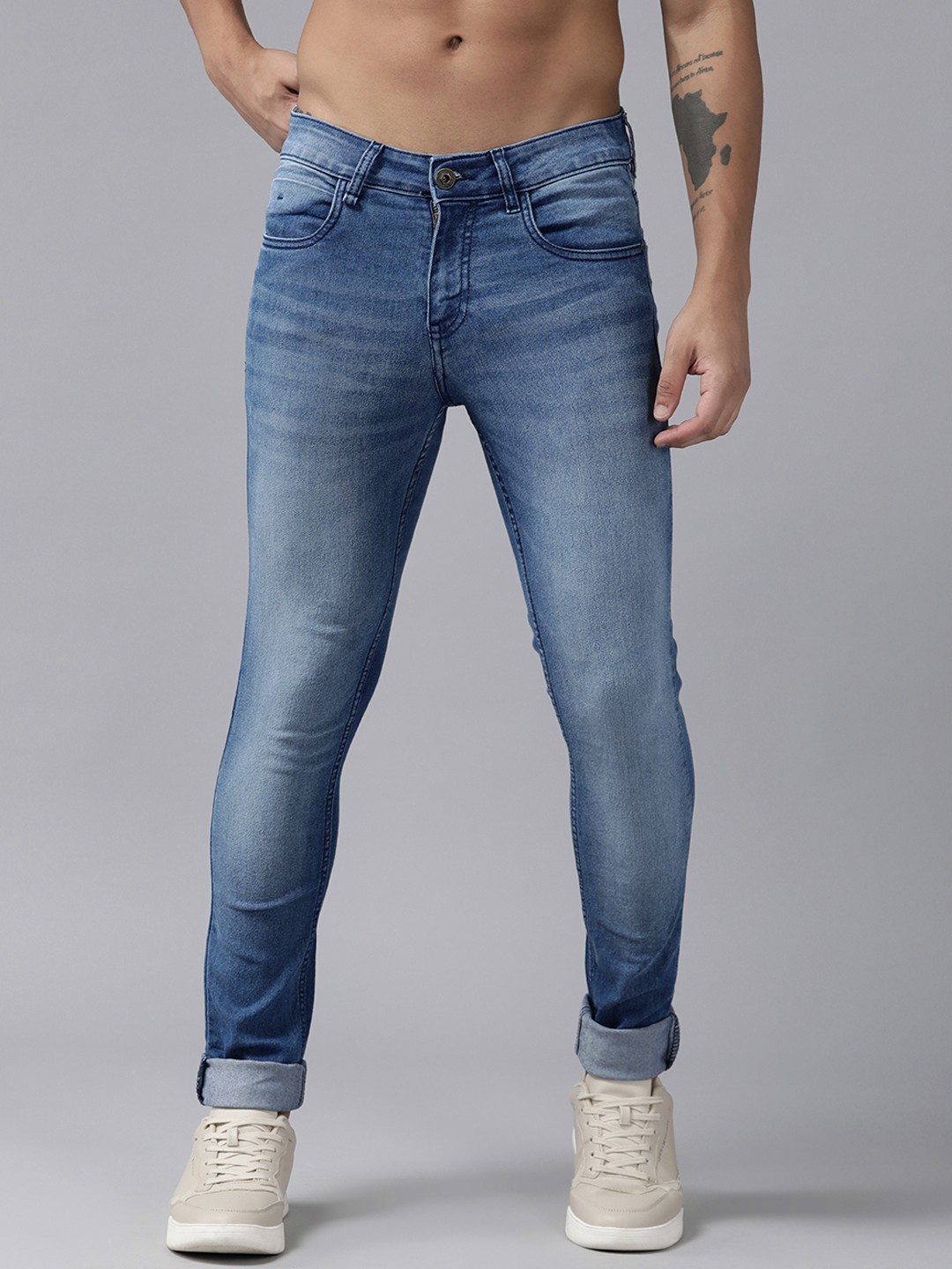 

The Roadster Lifestyle Co. Men Slim Tapered Fit Light Fade Stretchable Jeans, Blue