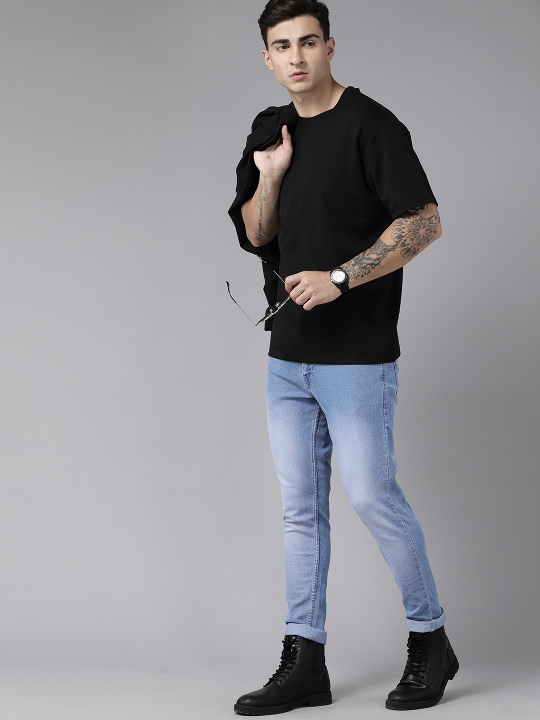 

The Roadster Lifestyle Co. Men Slim Tapered Fit Light Fade Stretchable Jeans, Blue