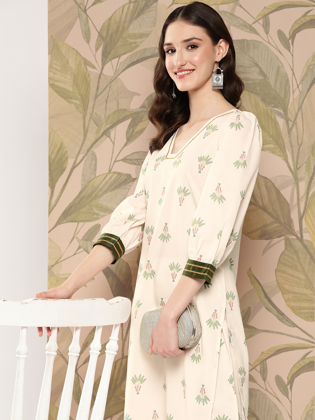 

Ahalyaa Women Floral Printed Regular Gotta Patti Kurta with Palazzos, Off white