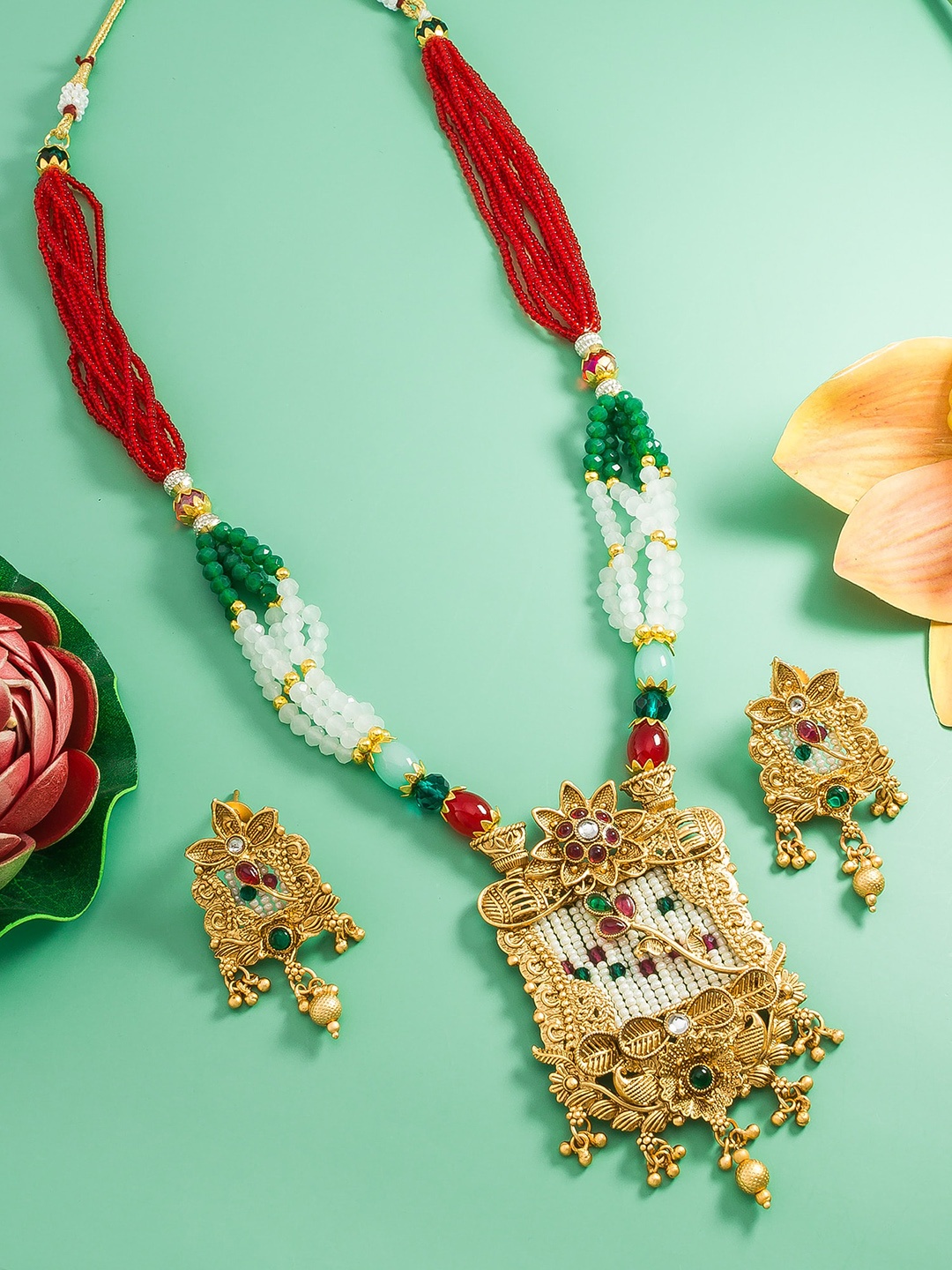 

aadita Gold-Plated Stone-Studded & Pearl Beaded Jewellery Set