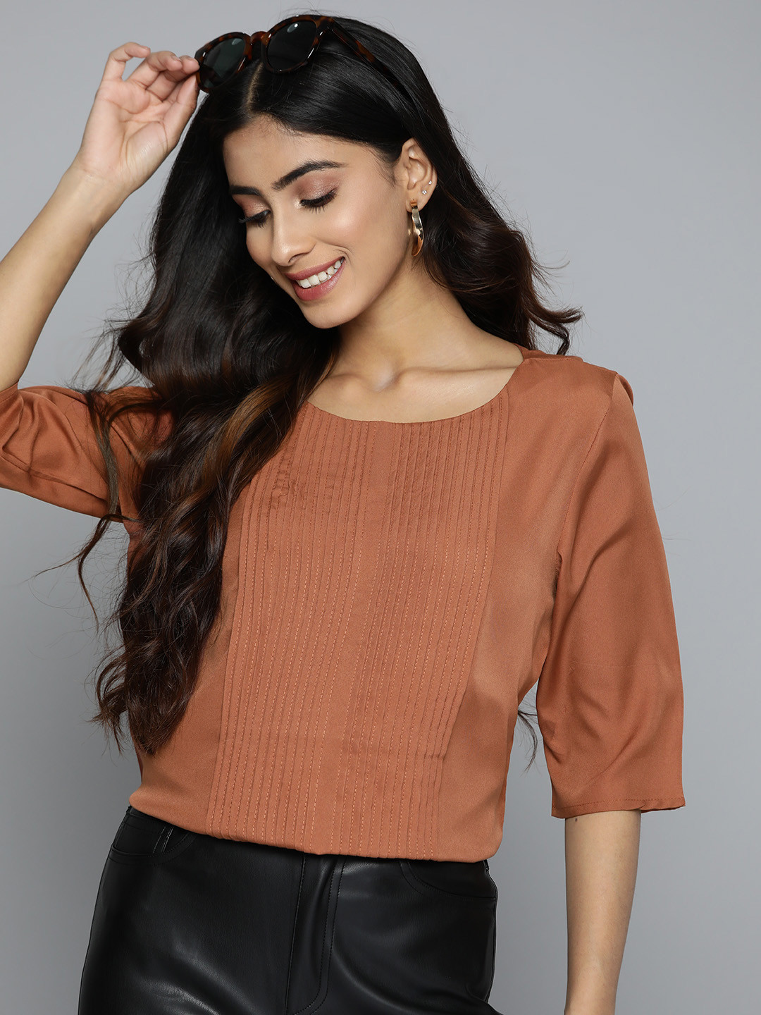 

HERE&NOW Solid Accordian Pleats Top, Brown