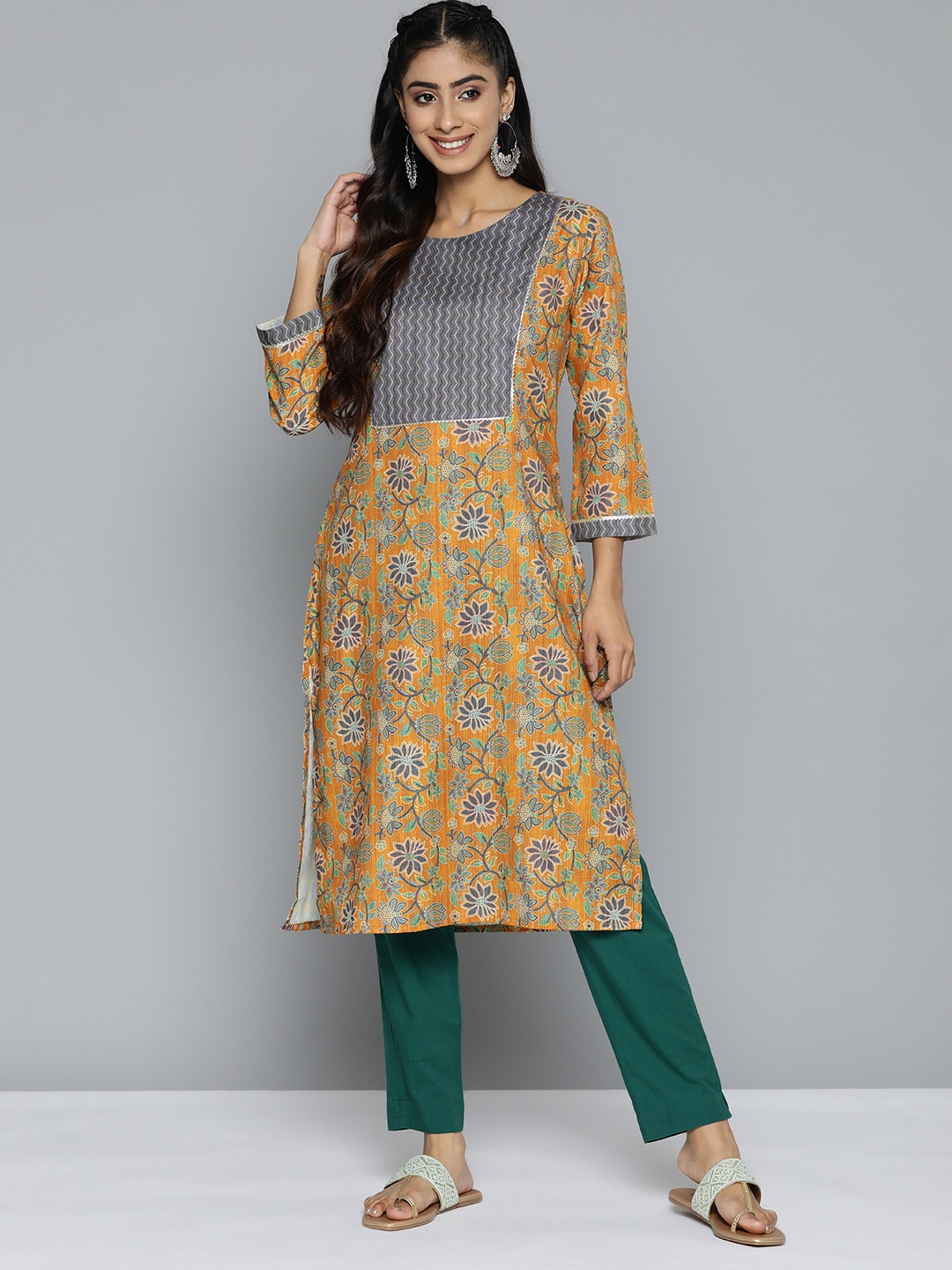 

HERE&NOW Floral Printed Gotta Patti Kurta, Yellow