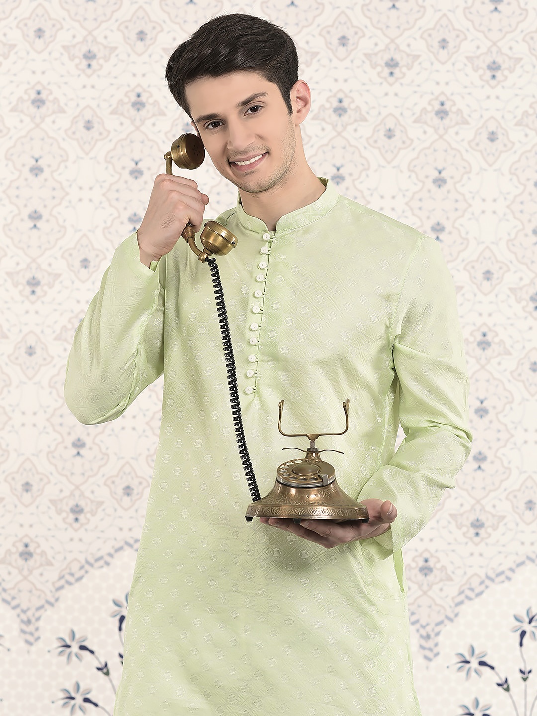 

Ode by House of Pataudi Green Geometric Woven Design Jacquard Kurta