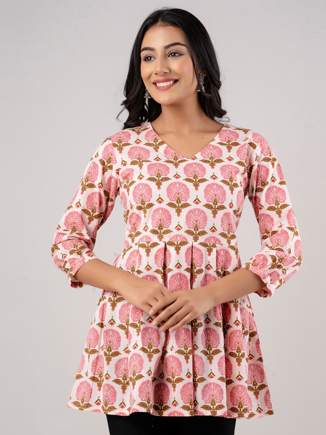 

FERANOID Floral Printed V-Neck Pure Cotton Pleated Kurti, White