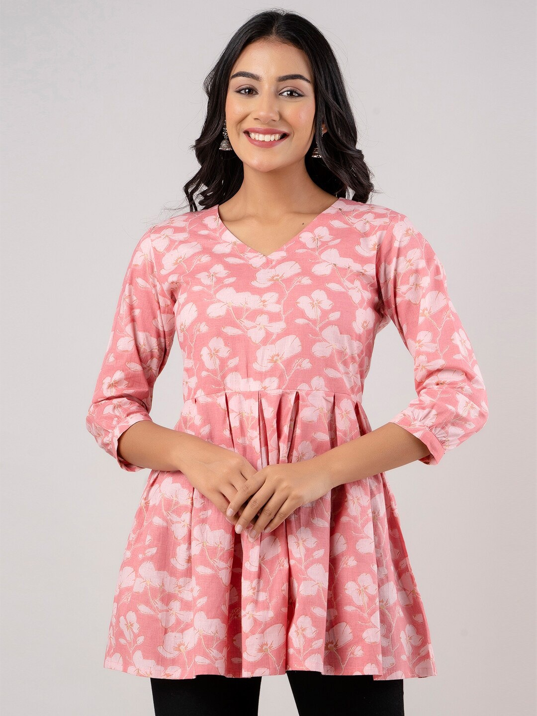 

FERANOID Floral Printed V-Neck Pure Cotton Pleated Kurti, Pink