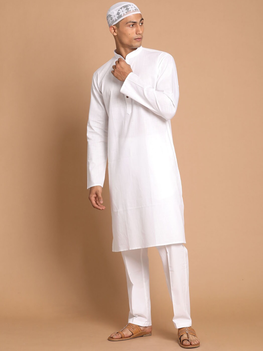 

VASTRAMAY Mandarin Collar Kurta & Pyjamas With Cap, White