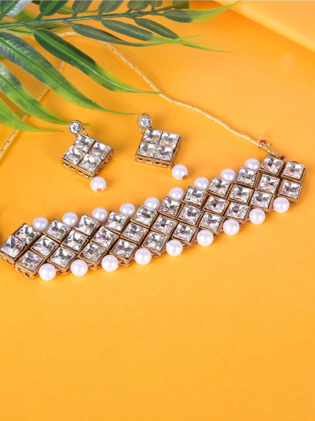 

STEORRA JEWELS Gold-Plated Kundan-Studded & Artificial Beaded Jewellery Set