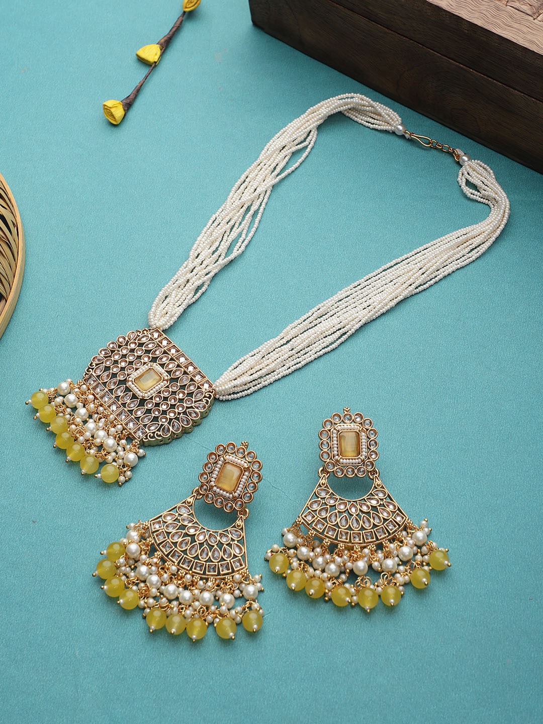 

STEORRA JEWELS Gold-Plated Kundan Studded & Beaded Jewellery Set