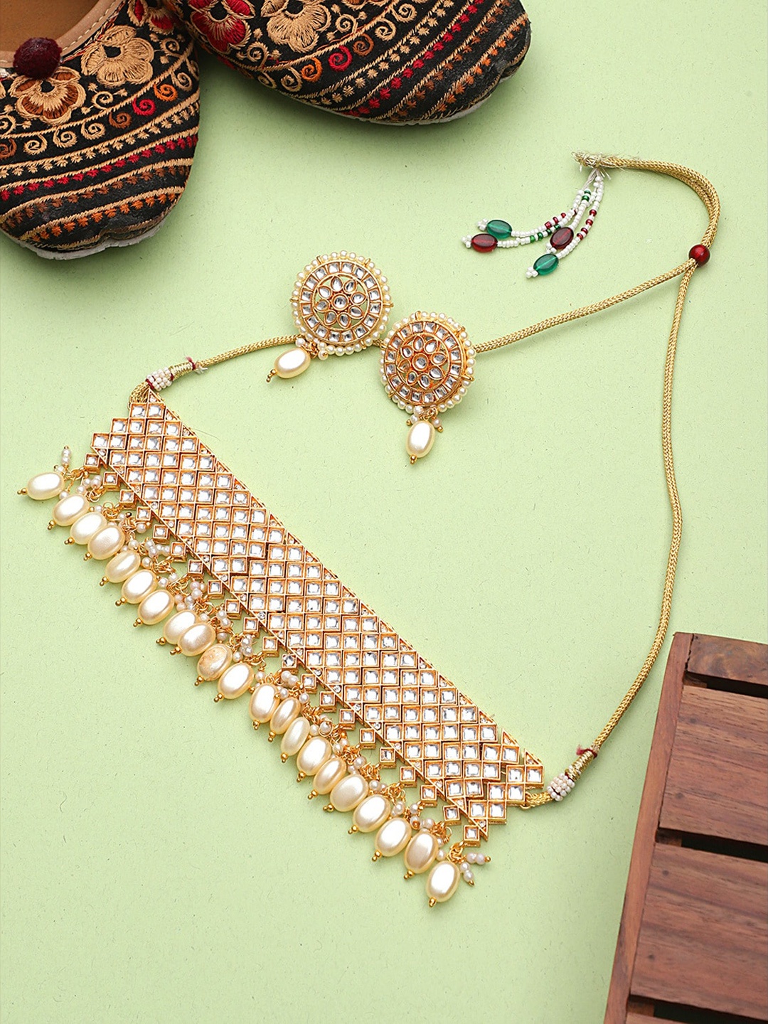 

STEORRA JEWELS Gold-Plated Kundan-Studded & Pearl Beaded Jewellery Set