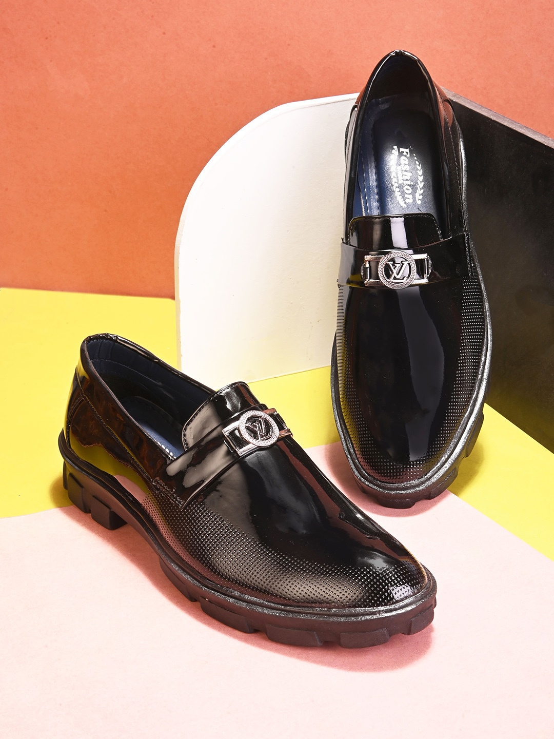 

BOOTCO Men Perforated Formal Loafers, Black