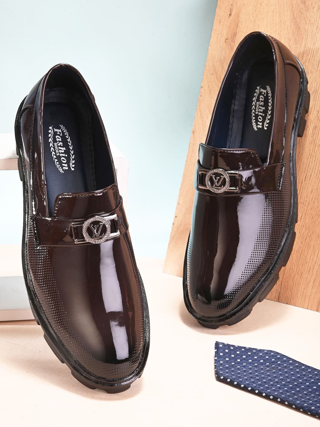 

BOOTCO Men Textured Formal Loafers, Brown