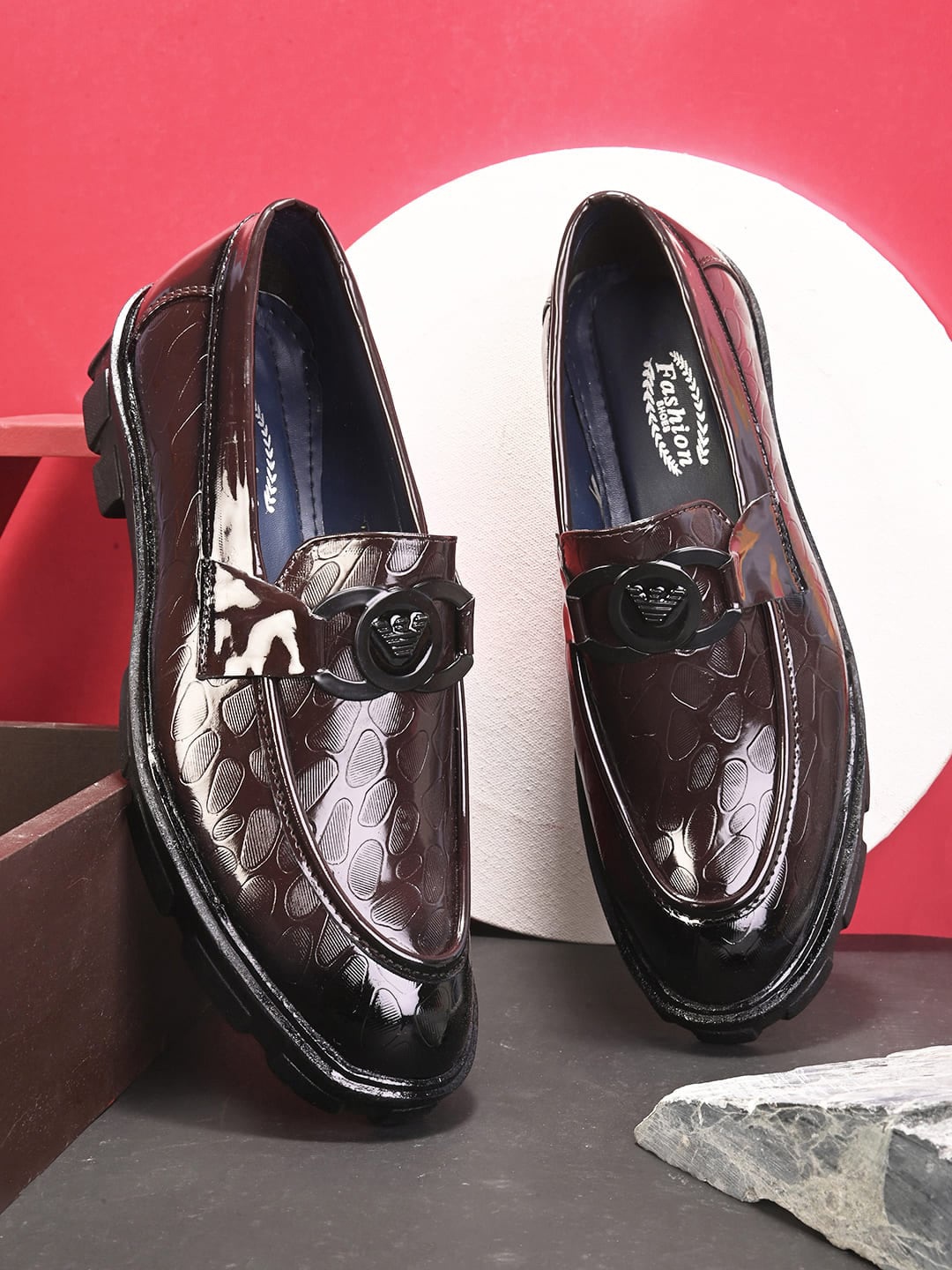 

BOOTCO Men Textured Formal Loafers, Brown