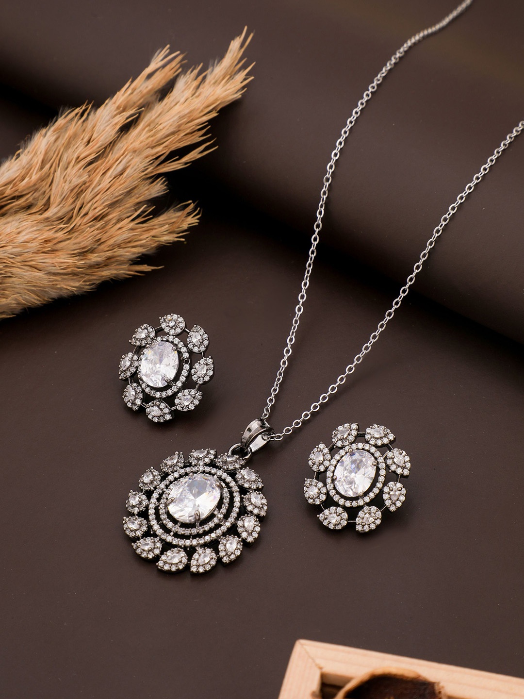 

Vita Bella Silver-Plated Stone-Studded Jewellery Set