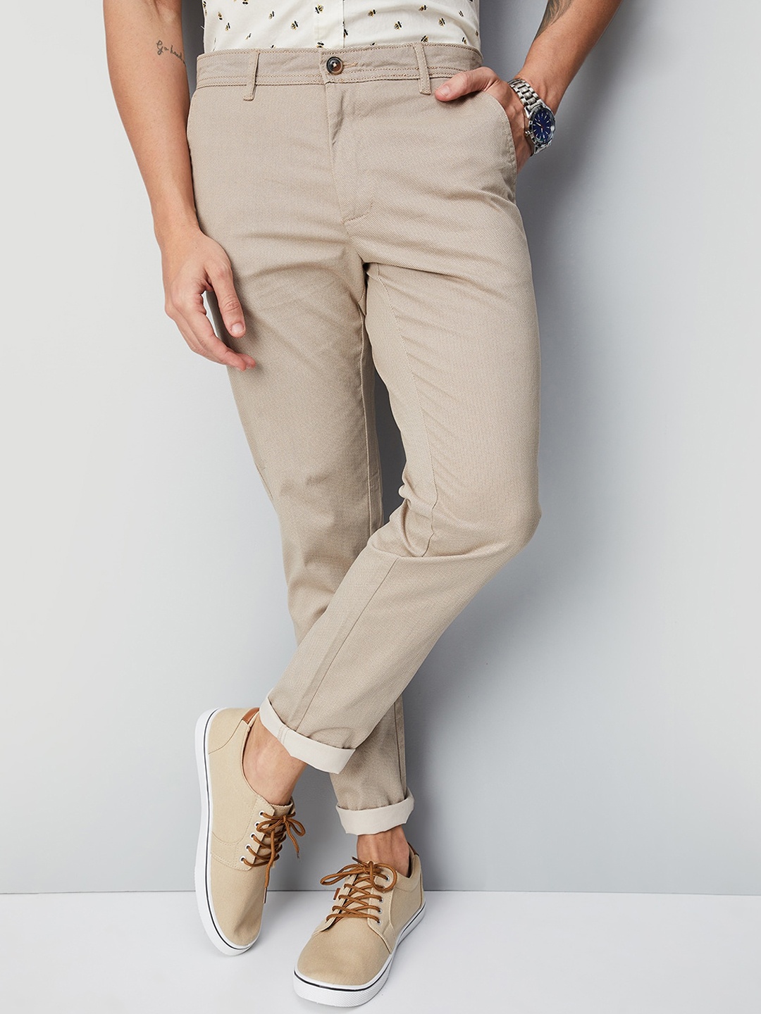 

max Men Mid Raise Relaxed Fit Regular Trousers, Beige