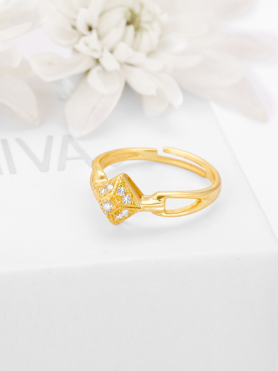 

GIVA 925 Sterling Silver Gold-Plated CZ-Studded Cubed Adjustable Finger Ring