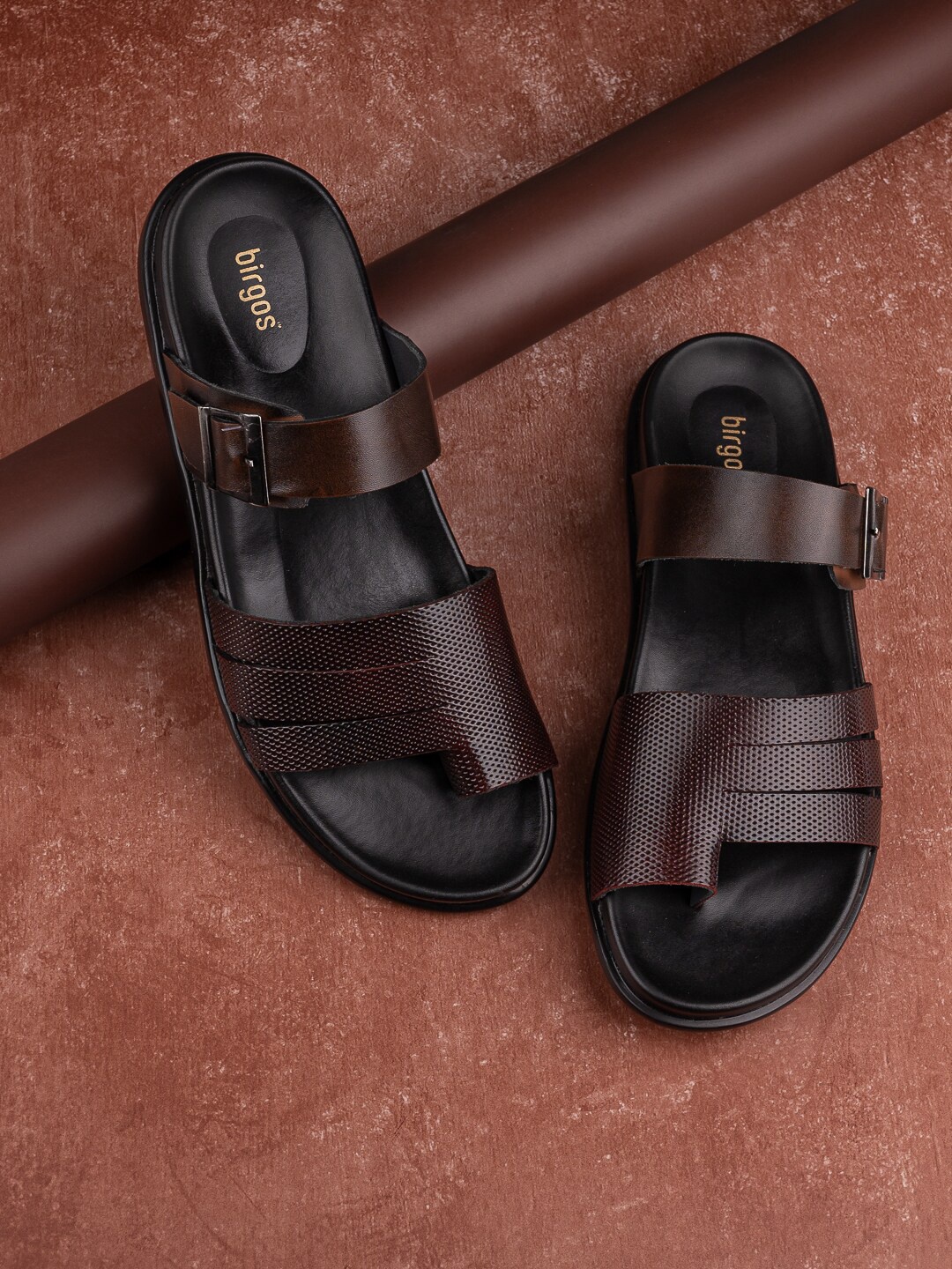 

birgos Men Textured Comfort Sandals, Brown