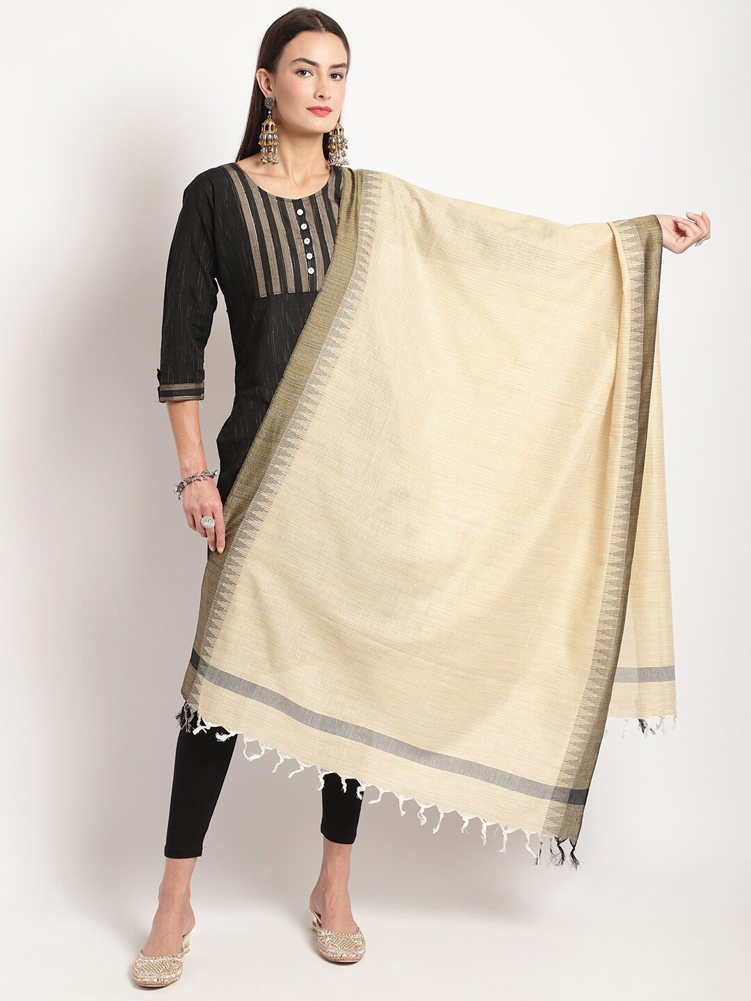 

Miaz Lifestyle Tasselled Cotton Dupatta With Zari, Off white