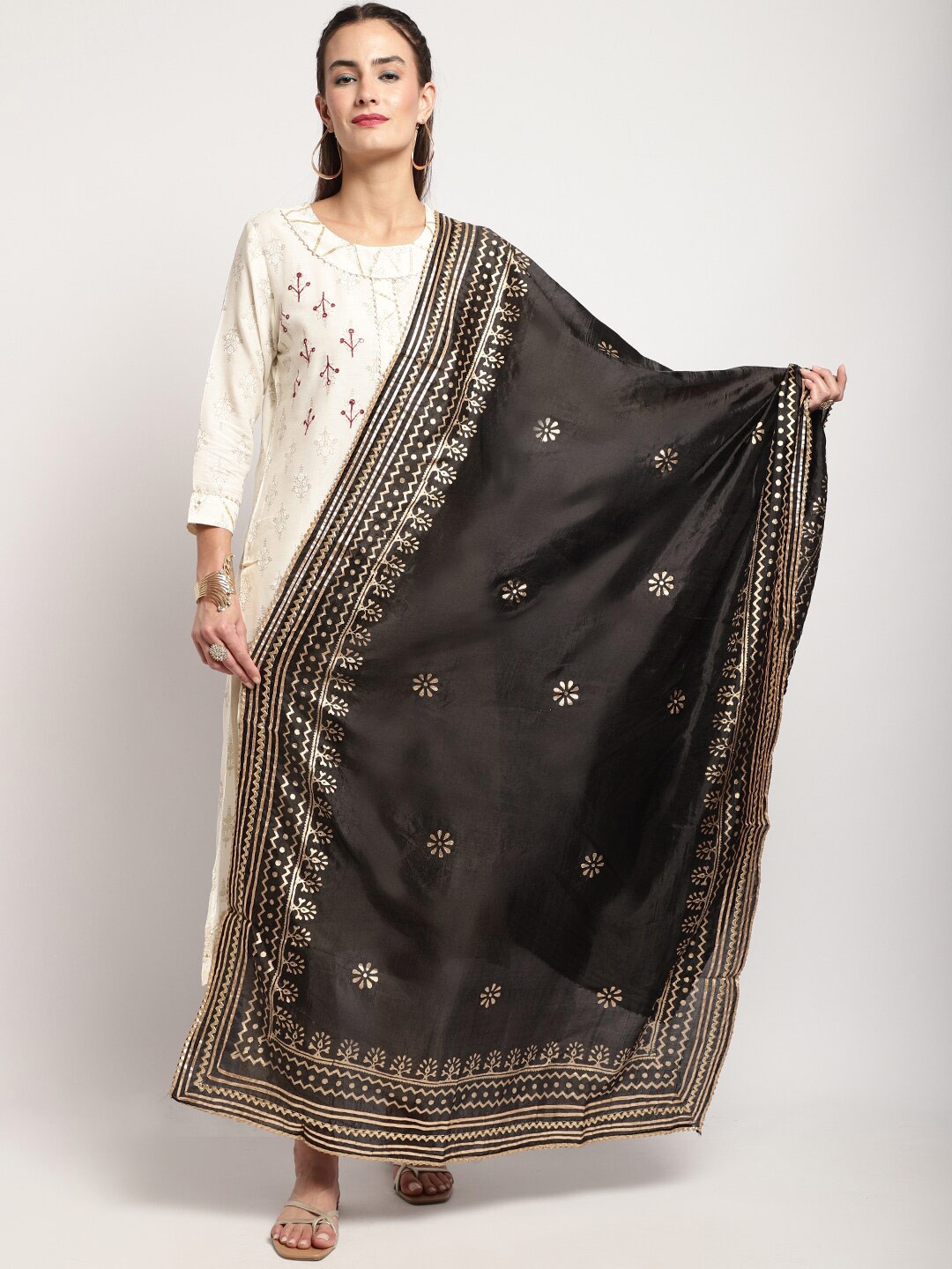 

Miaz Lifestyle Cotton Embroidered Dupatta With Zari, Black