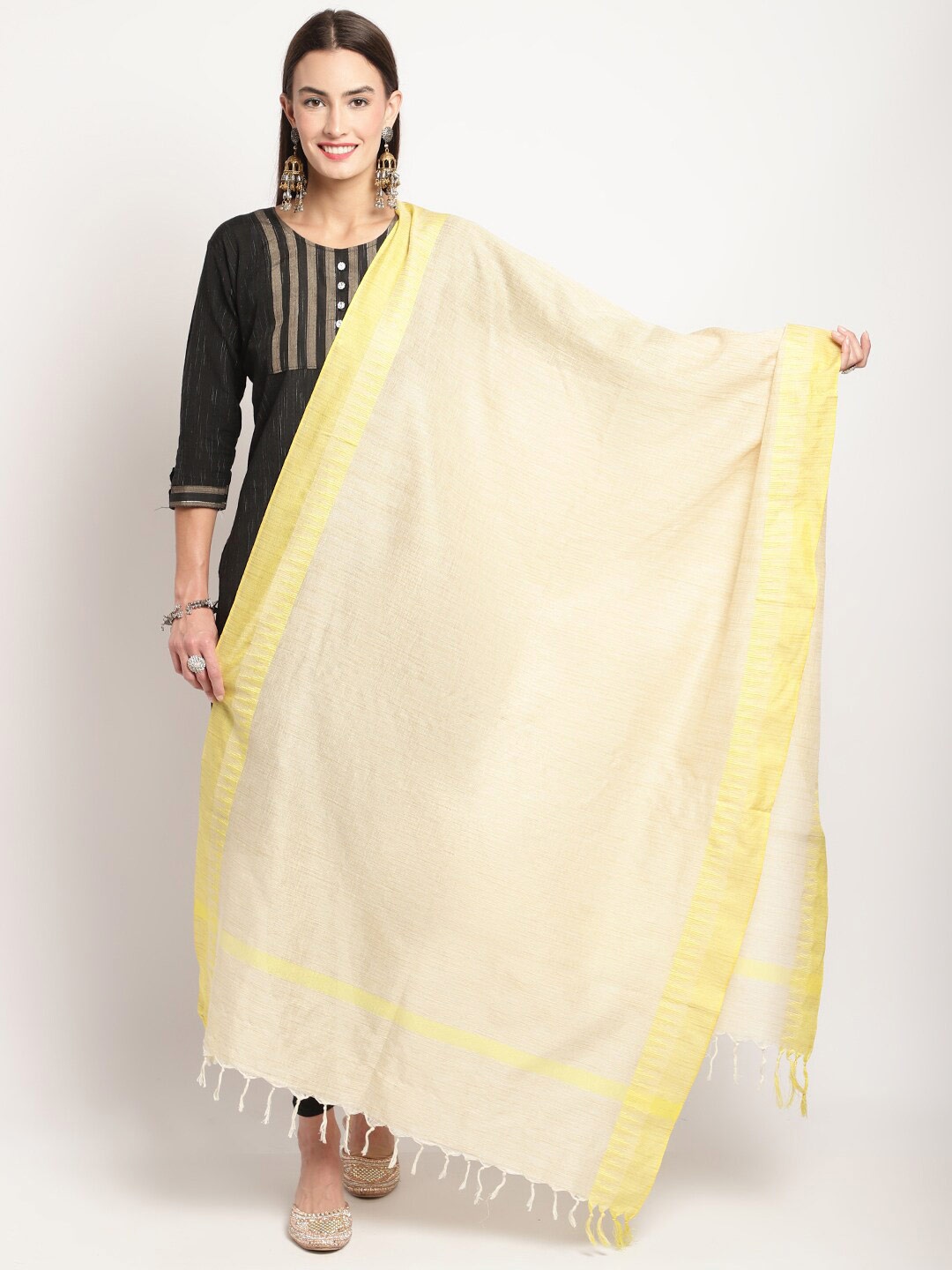 

Miaz Lifestyle Tasselled Cotton Dupatta With Zari, Off white