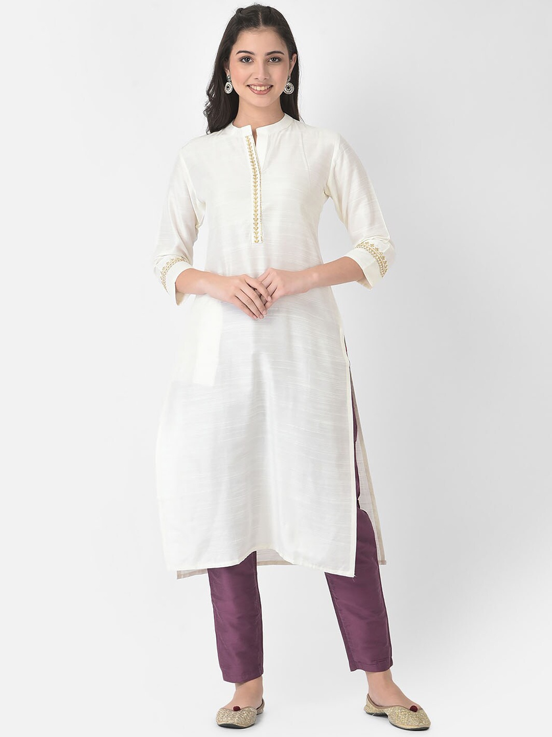 

Span Ethnic Motifs Yoke Design Mandarin Collar Thread Work Sequinned Pure Silk Kurta, White