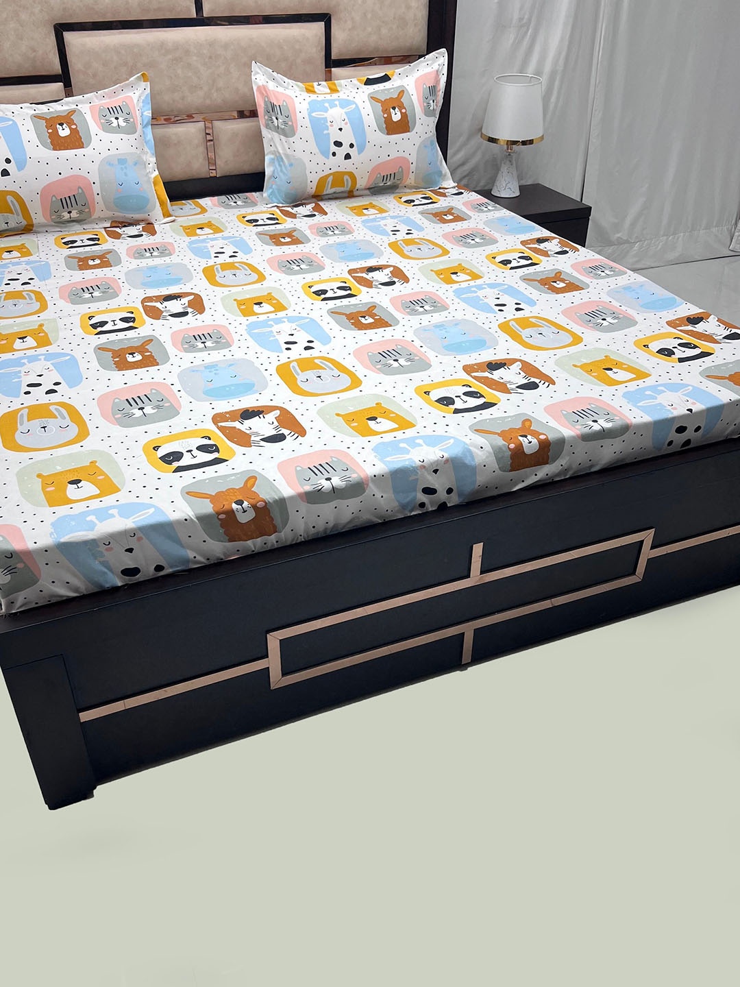 

Pure Decor Luxury White & Yellow Printed 300 TC King Bedsheet & 2 Pillow Covers
