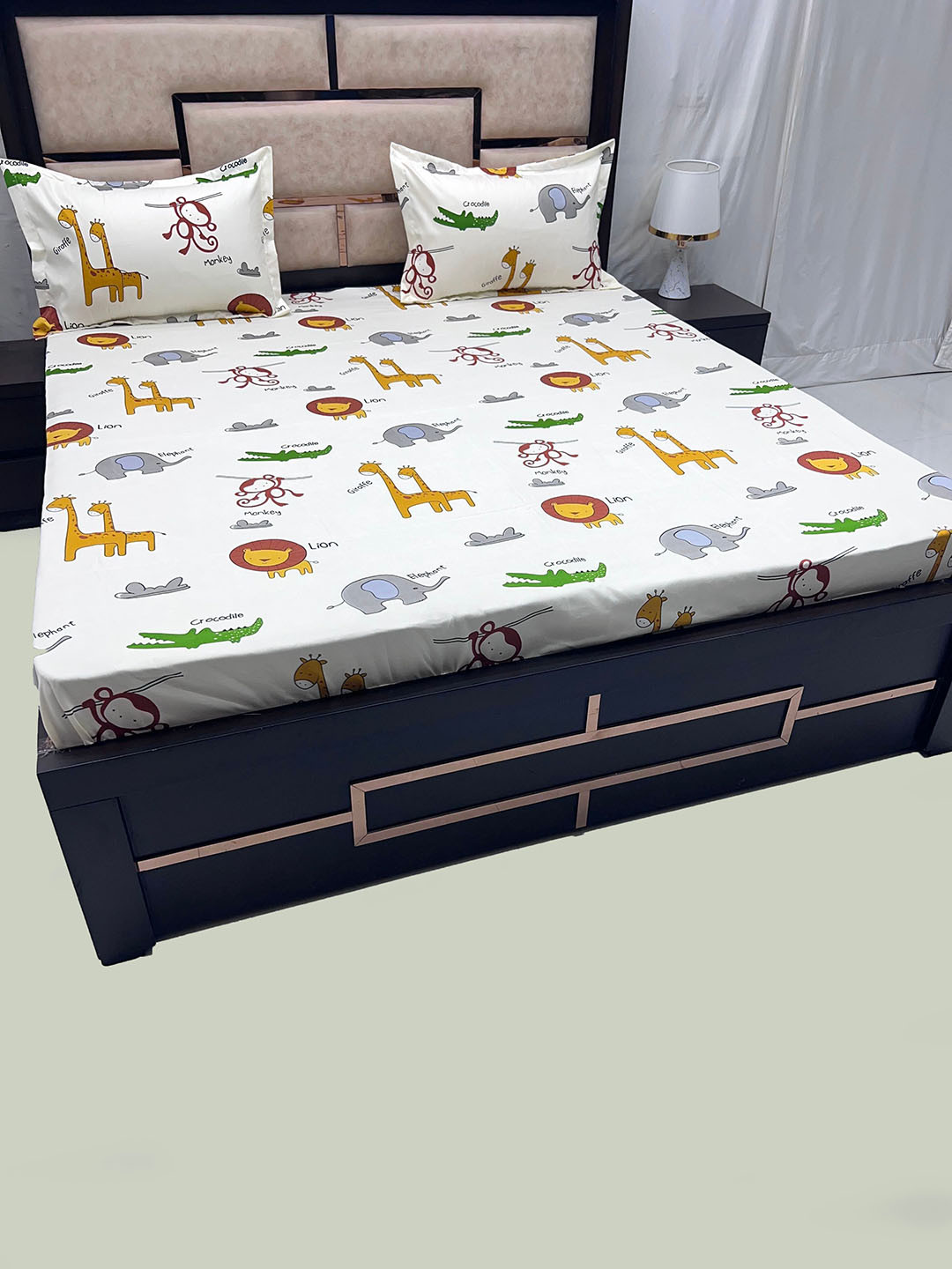 

Pure Decor Cream-Coloured & Yellow Conversational 300 TC King Bedsheet with 2 Pillow Covers