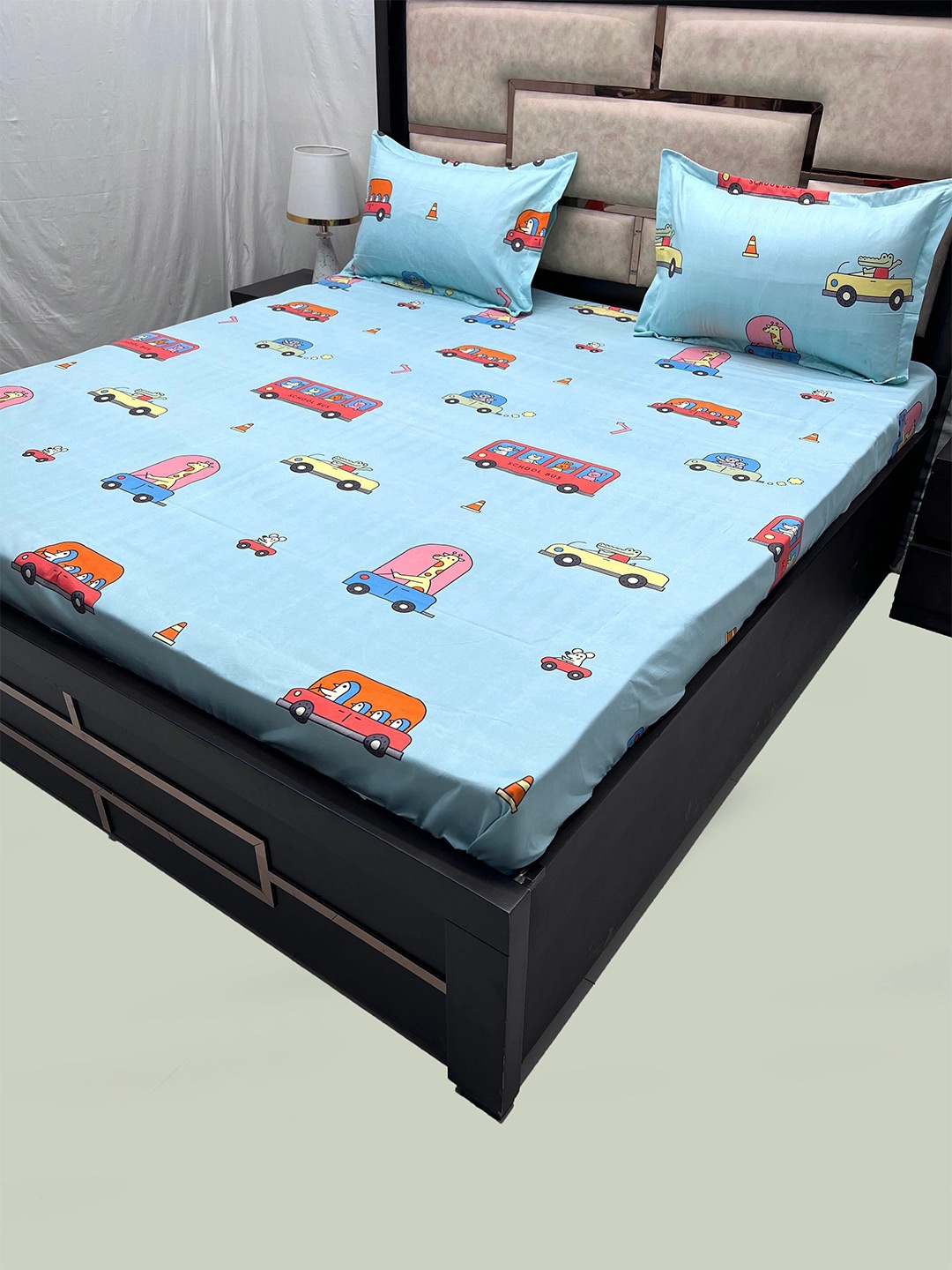 

Pure Decor Blue & Red Conversational 300 TC King Bedsheet with 2 Pillow Covers