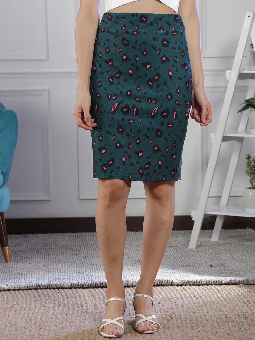 

NEUDIS Women Printed Knee-Length Rauched Pencil Skirt, Green