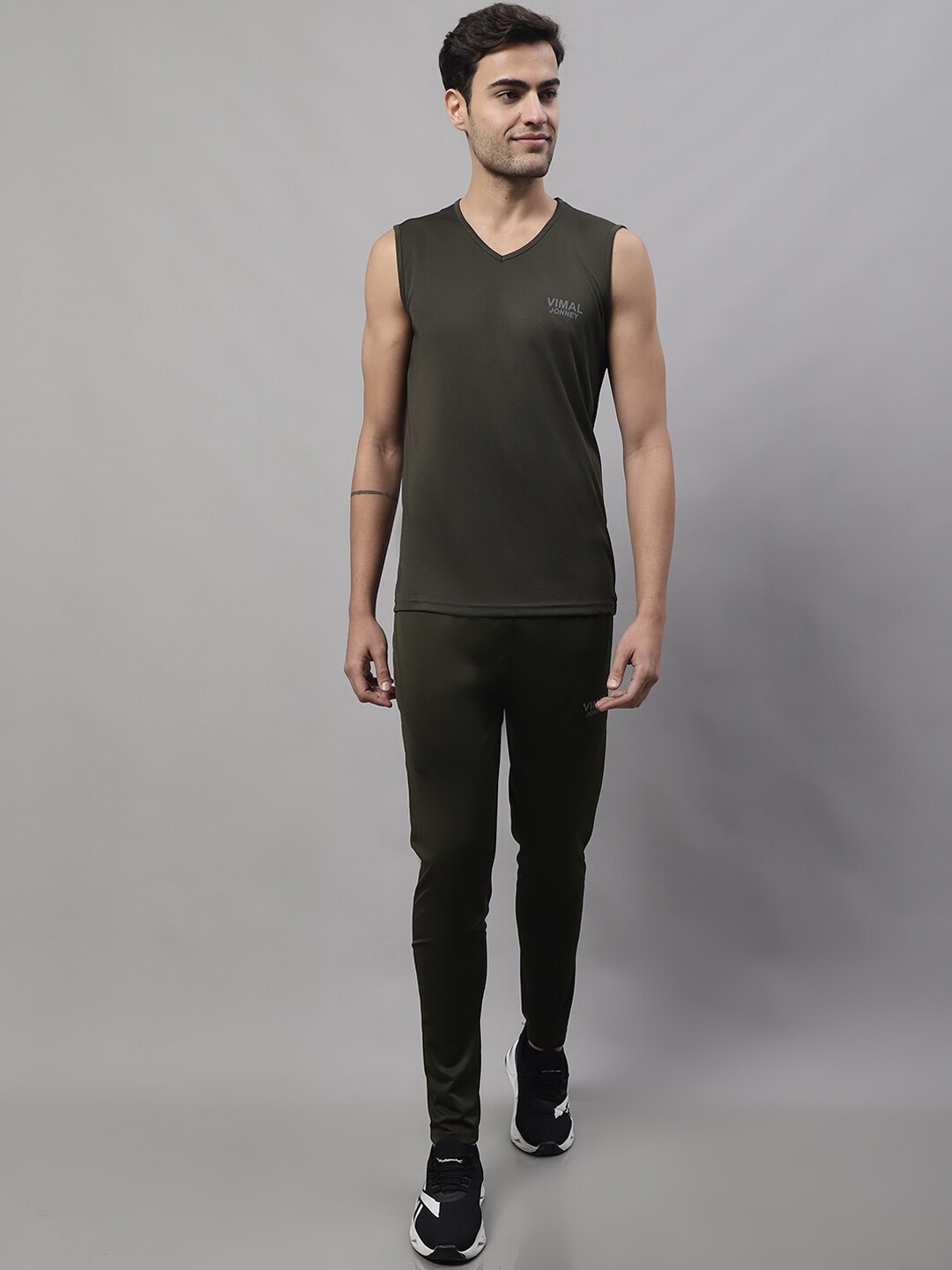 

MACK JONNEY JONNEY T-Shirt & Track Pants, Olive