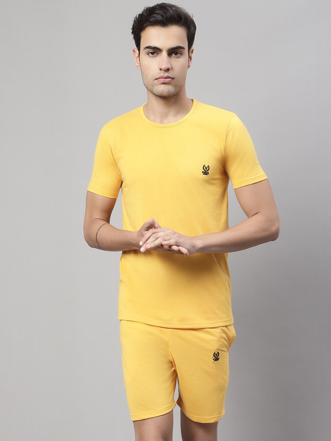 

VIMAL JONNEY Sports T-Shirt With Shorts, Yellow