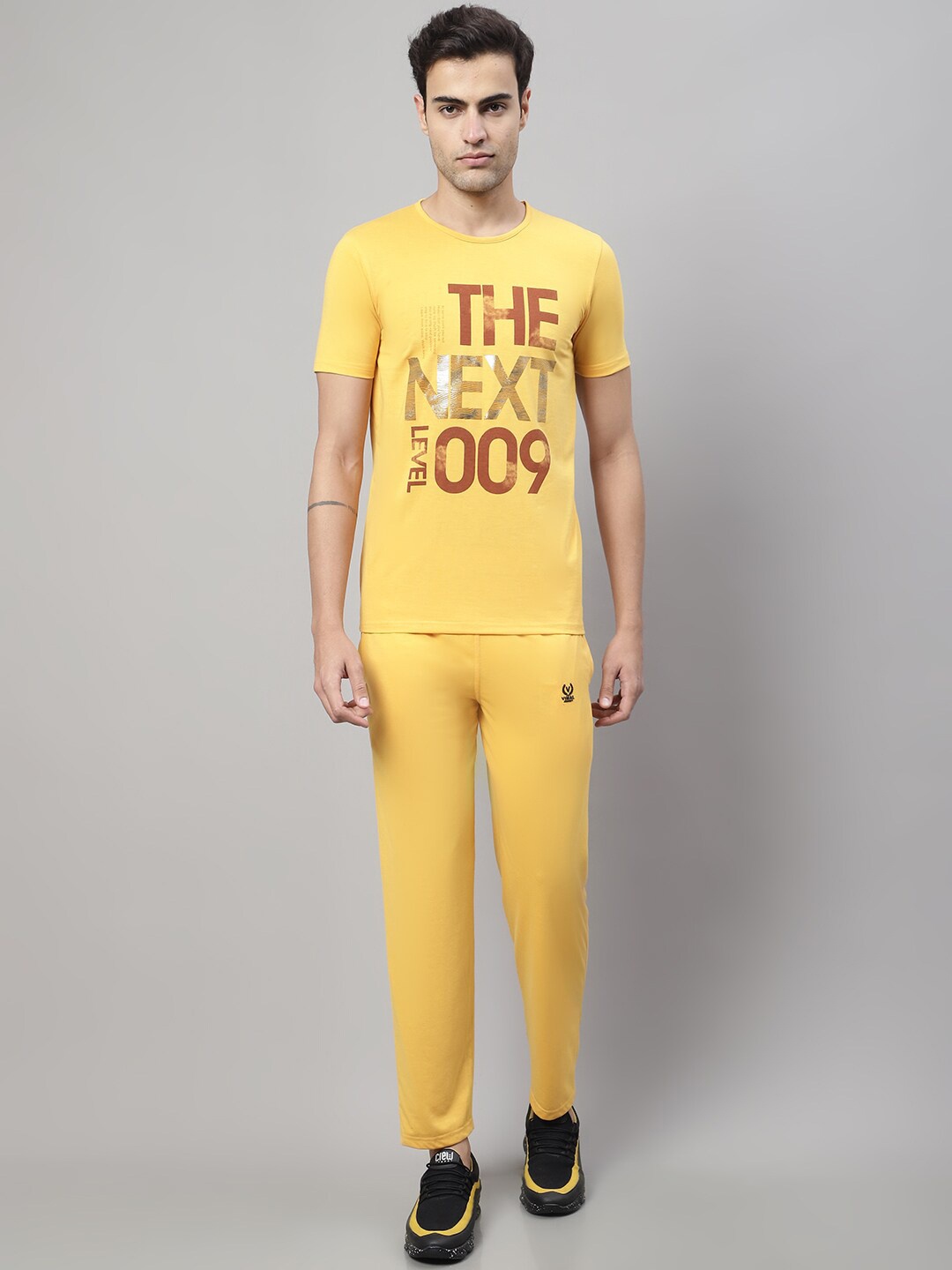 

MACK JONNEY Printed Pure Cotton T-Shirt With Track Pants, Yellow