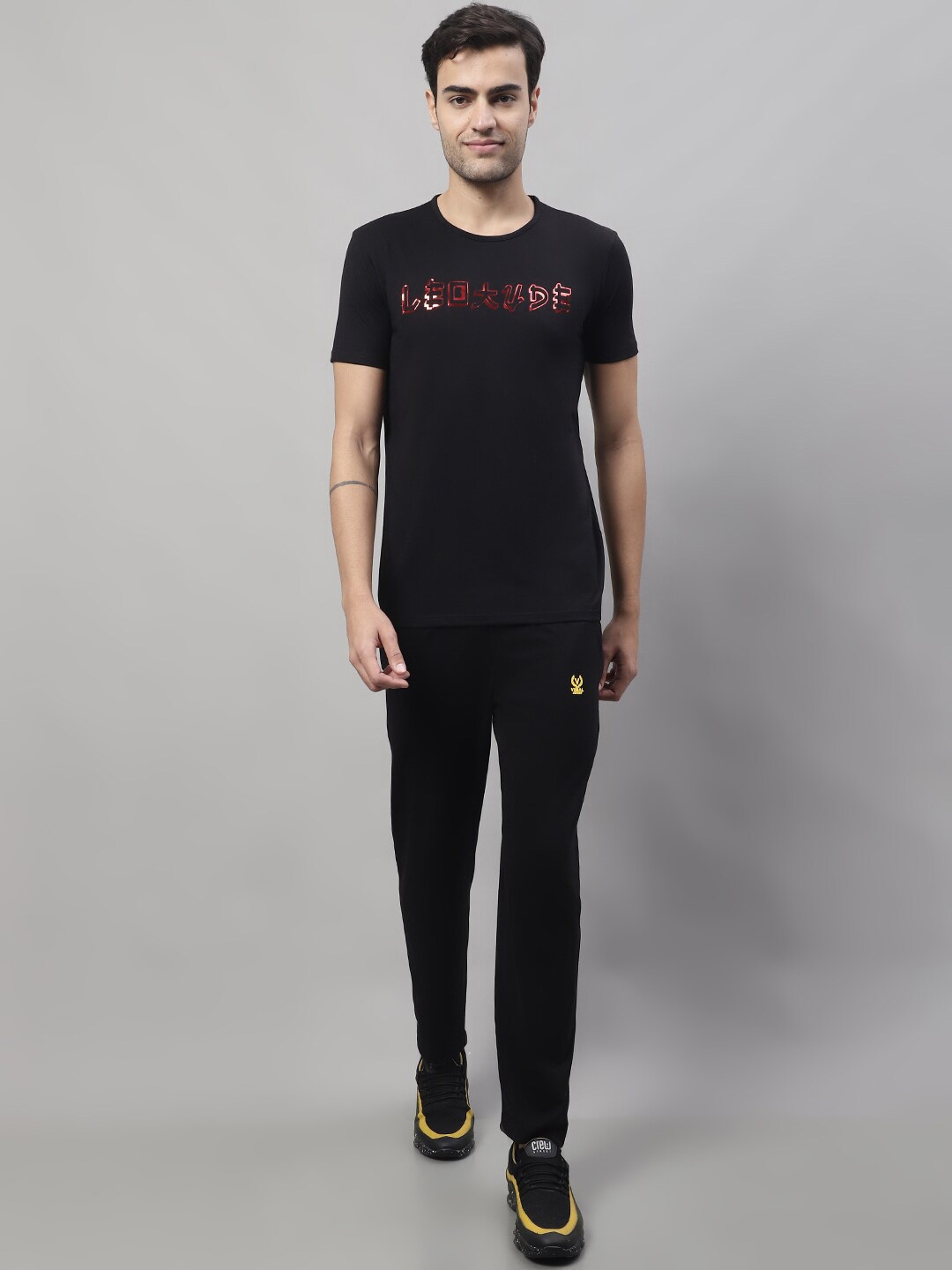 MACK JONNEY Printed Breathable T-Shirt With Track Pants, Black
