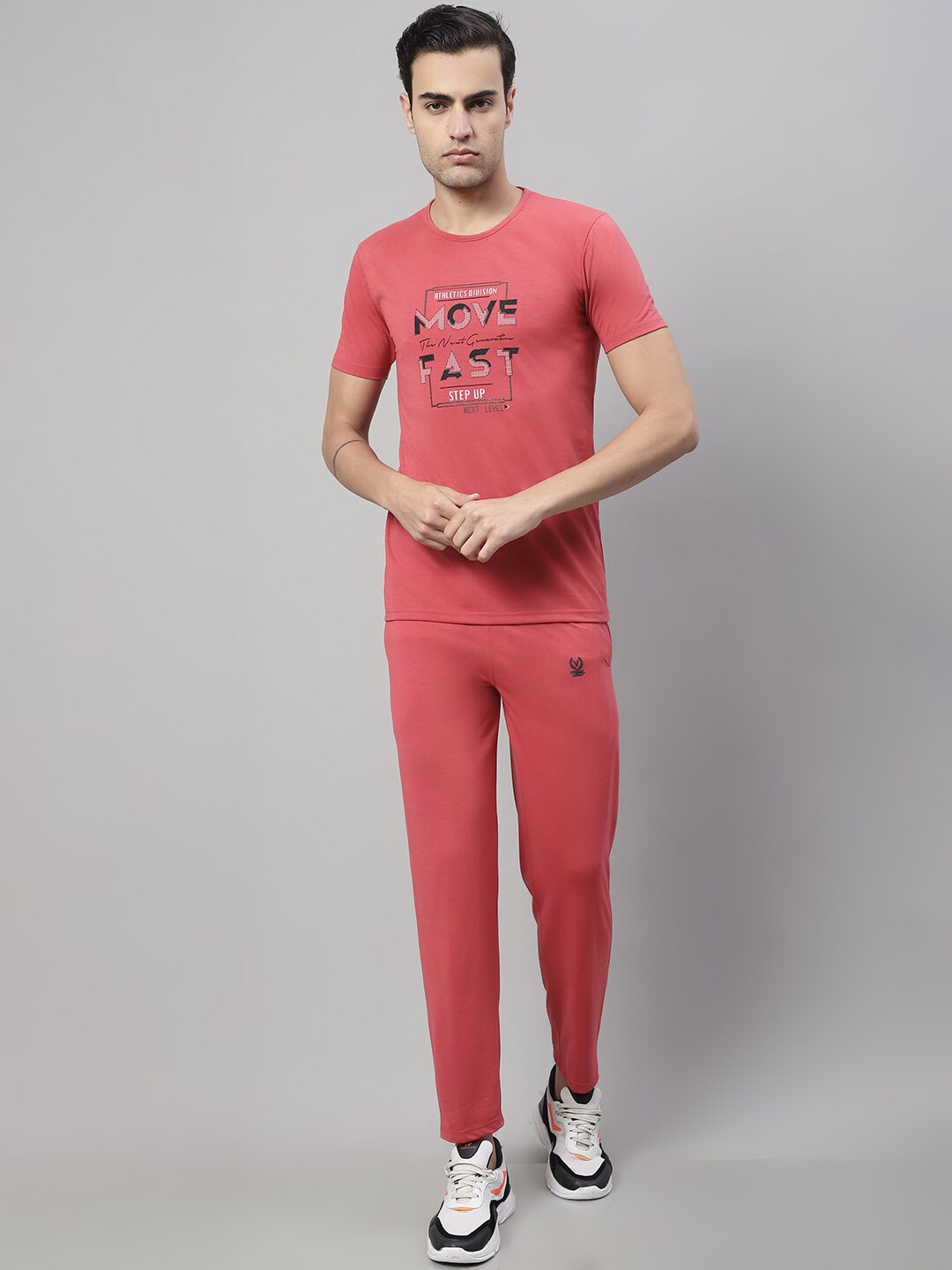 

MACK JONNEY Men T-Shirt & Trackpant, Pink