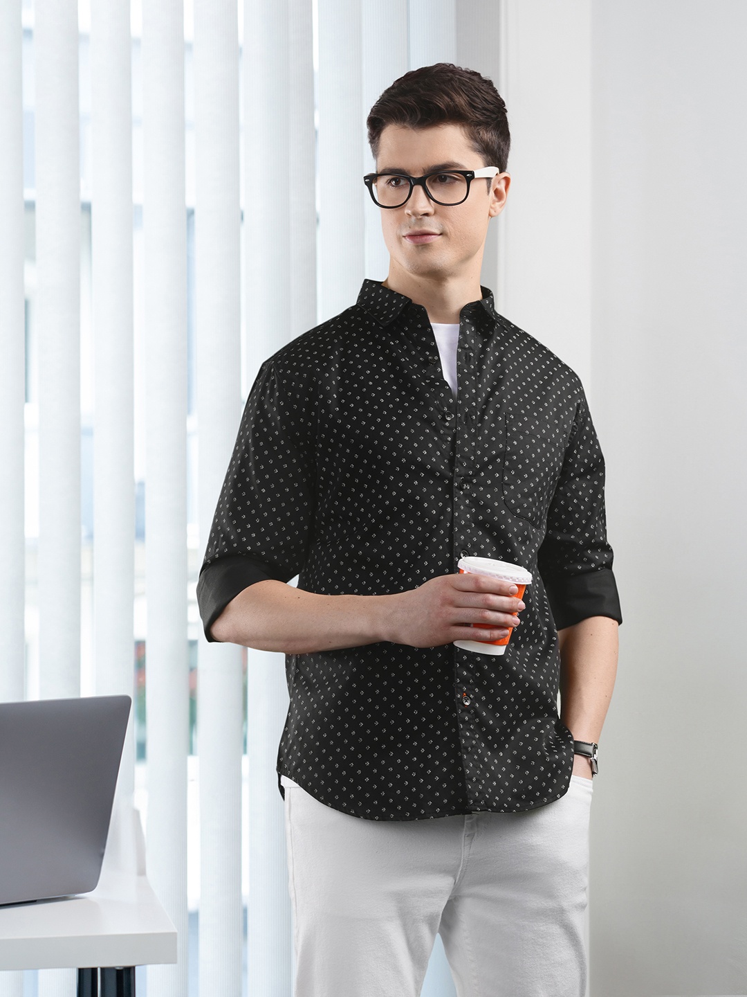 

INVICTUS Sport Slim Fit Floral Micro-Ditsy Printed Pure Cotton Casual Shirt, Black