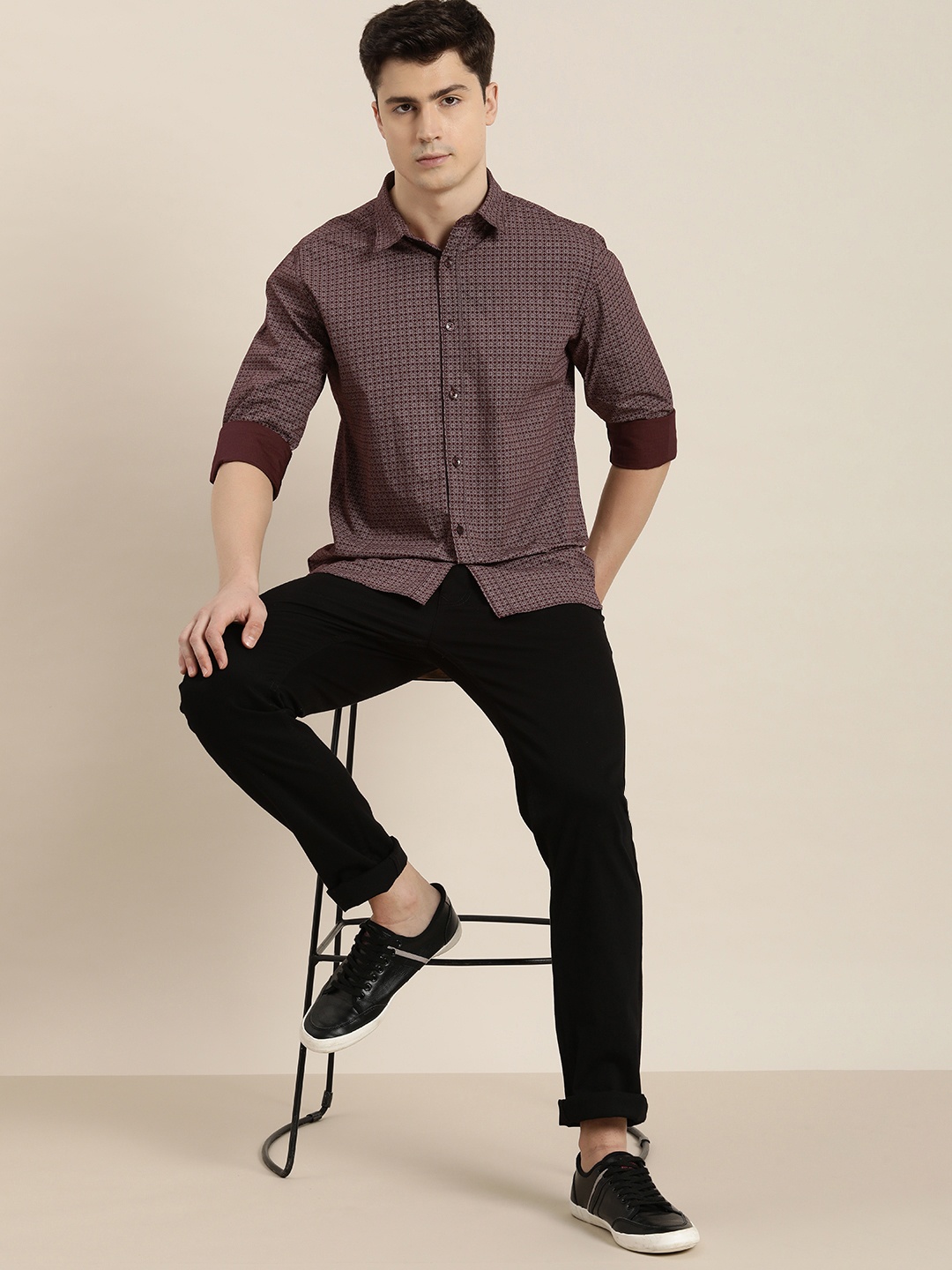 

INVICTUS Slim Fit Geometric Printed Pure Cotton Casual Shirt, Maroon