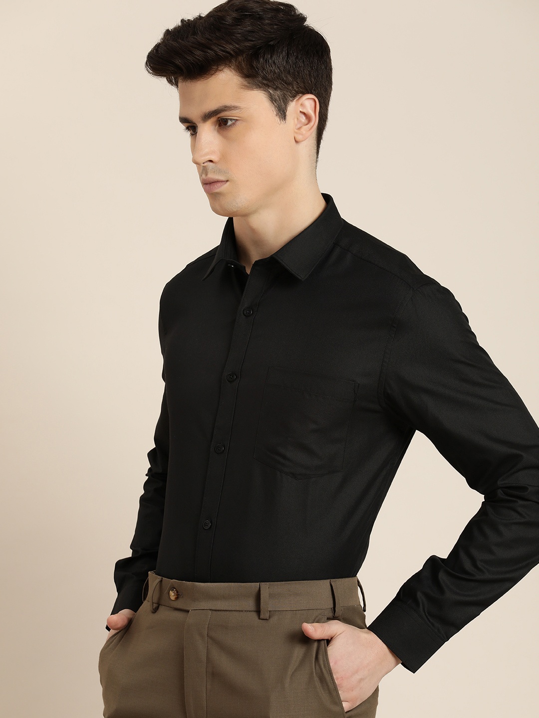 

INVICTUS Men Textured Spread Collar Slim Fit Formal Shirt, Black