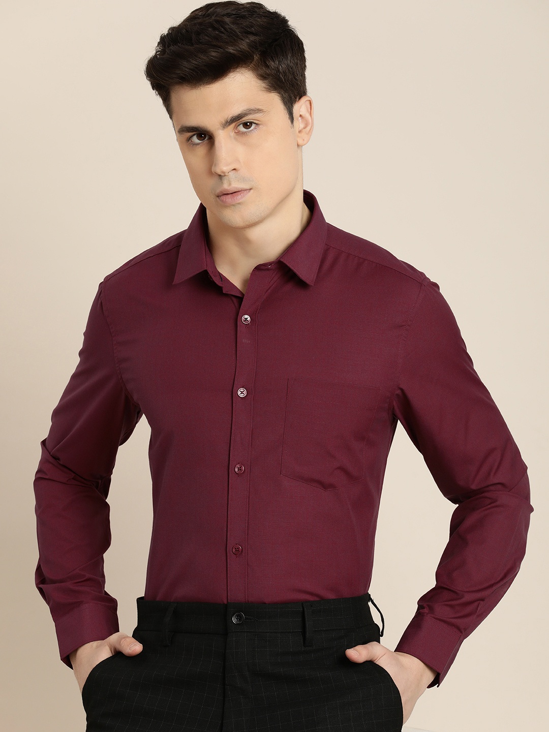 

INVICTUS Men Solid Slim Fit Spread Collar Formal Shirt, Maroon