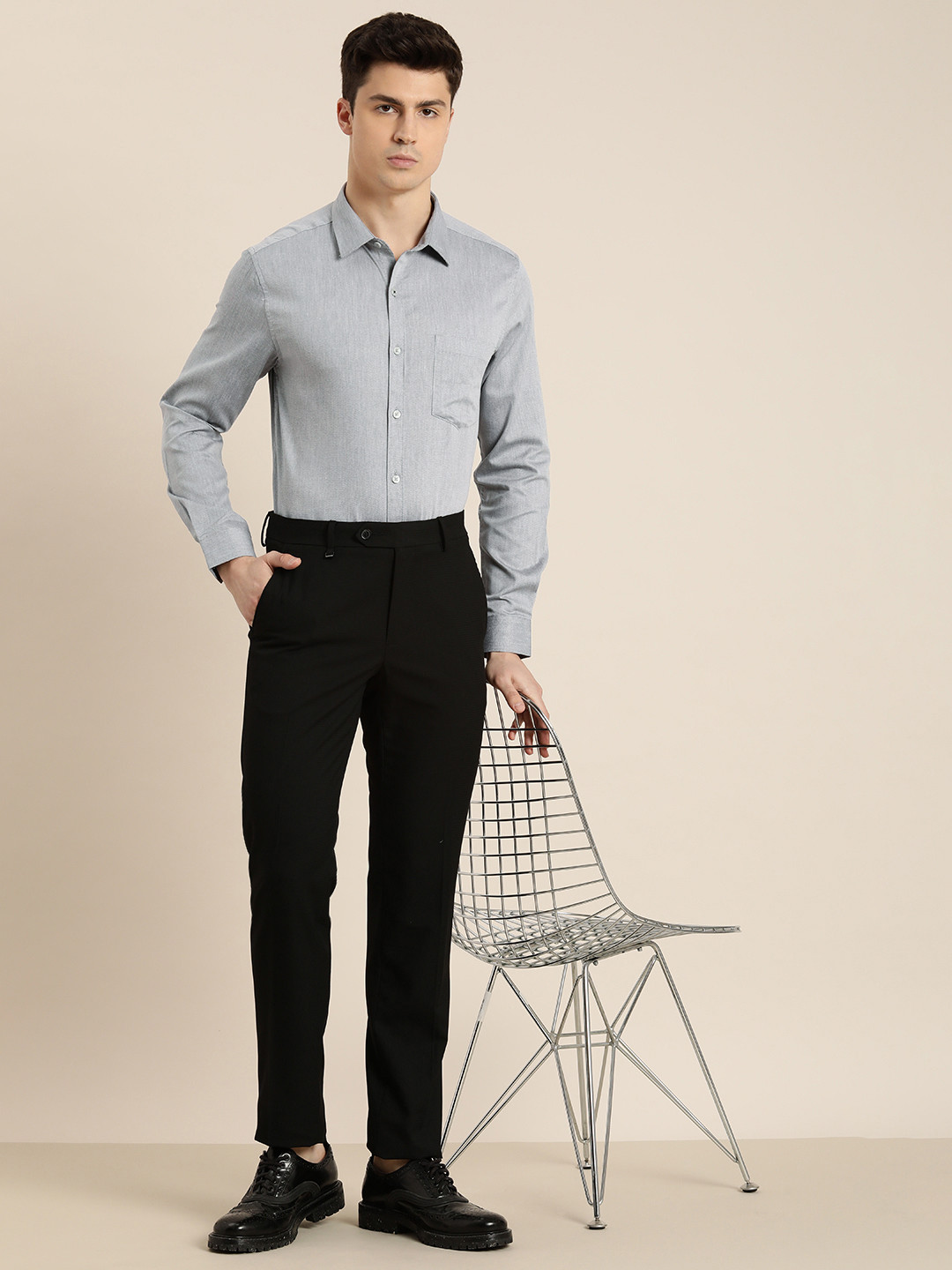 

INVICTUS Men Solid Slim Fit Spread Collar Formal Shirt, Grey