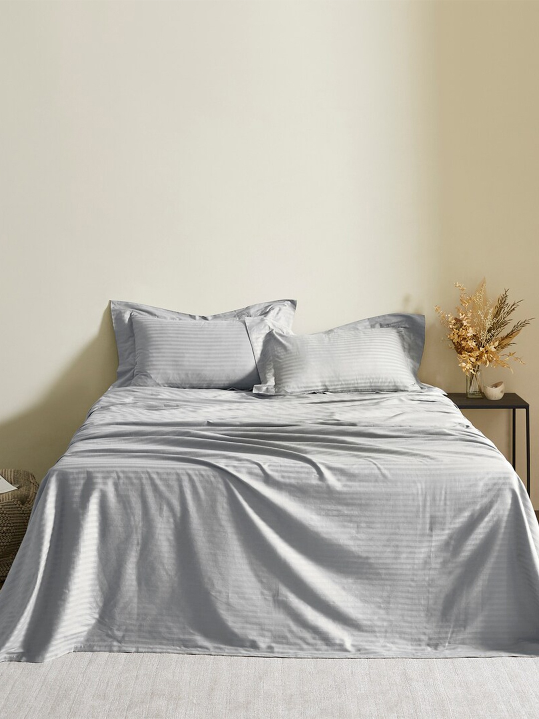 

HOUMN Grey Striped 300 TC Cotton King Bedsheet With 2 Pillow Covers