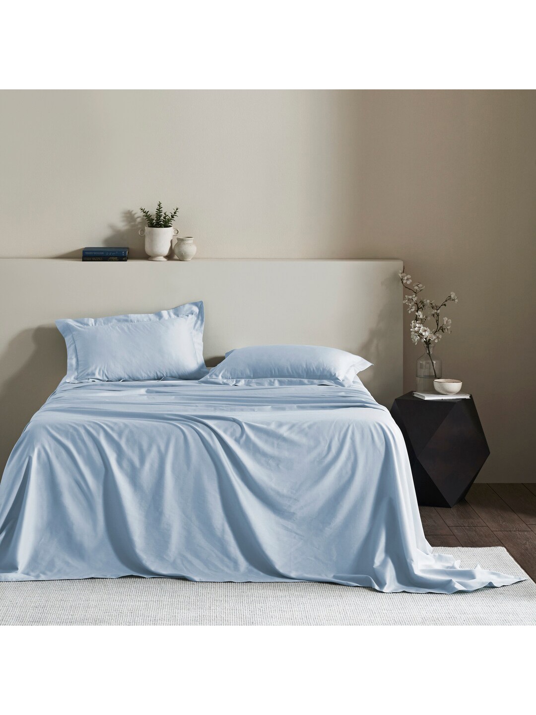 

HOUMN Feather Blue 300 TC Cotton King Bedsheet & 2 Pillow Covers