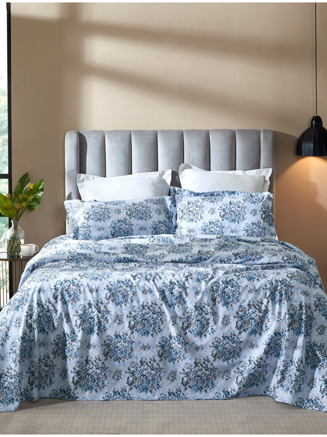 

HOUMN Blue & Grey Floral Printed 210 TC Cotton King Bedsheet With Pillow Covers