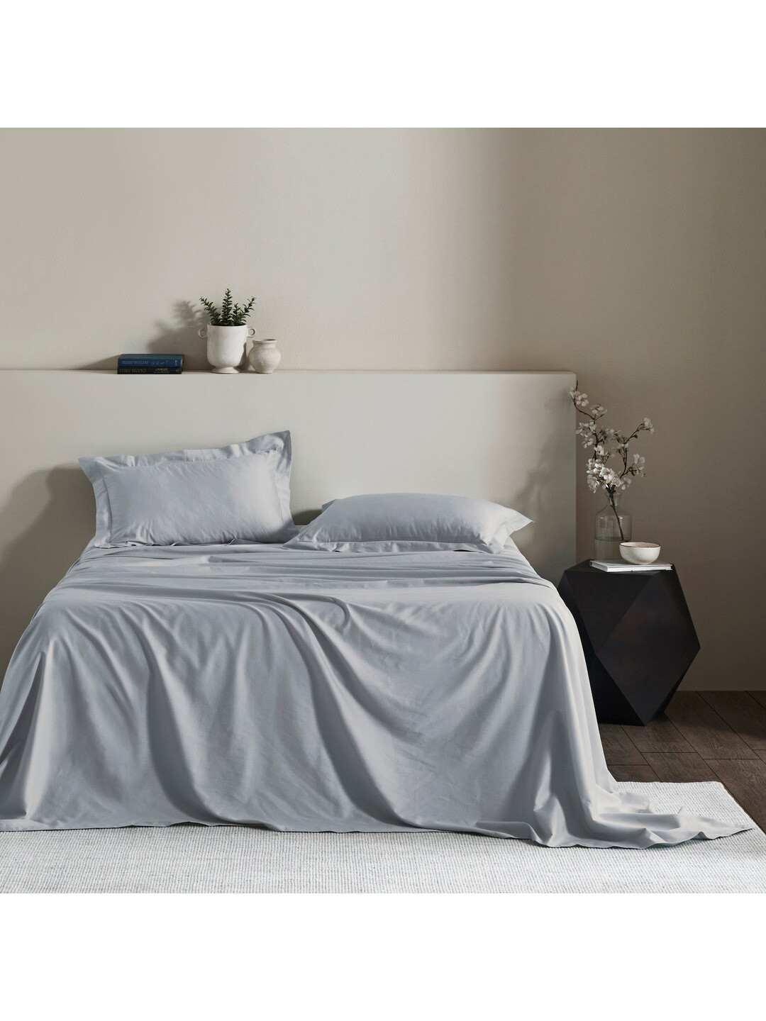 

HOUMN Feather Grey 300 TC Cotton King Bedsheet & 2 Pillow Covers