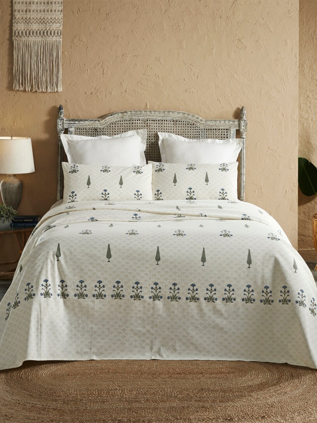 

HOUMN Cream-Coloured & Green Ethnic Motifs Cotton 160 TC King Bedsheet & 2 Pillow Covers