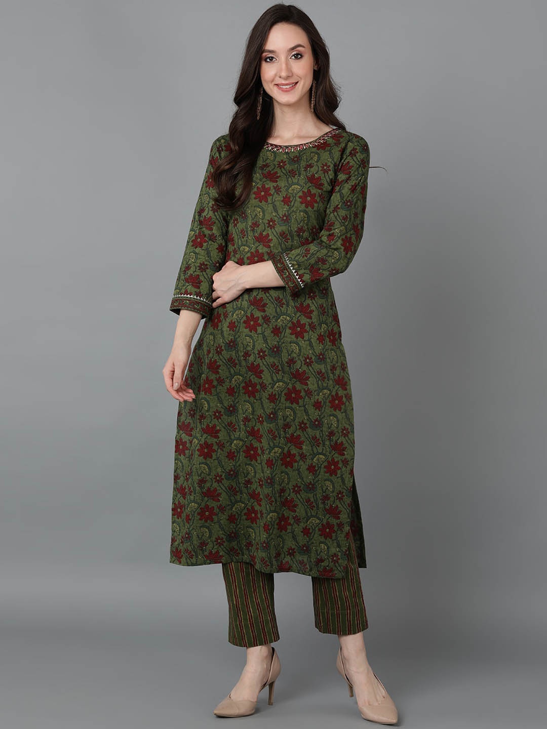 

AHIKA Floral Printed Gotta Patti Straight Kurta, Green